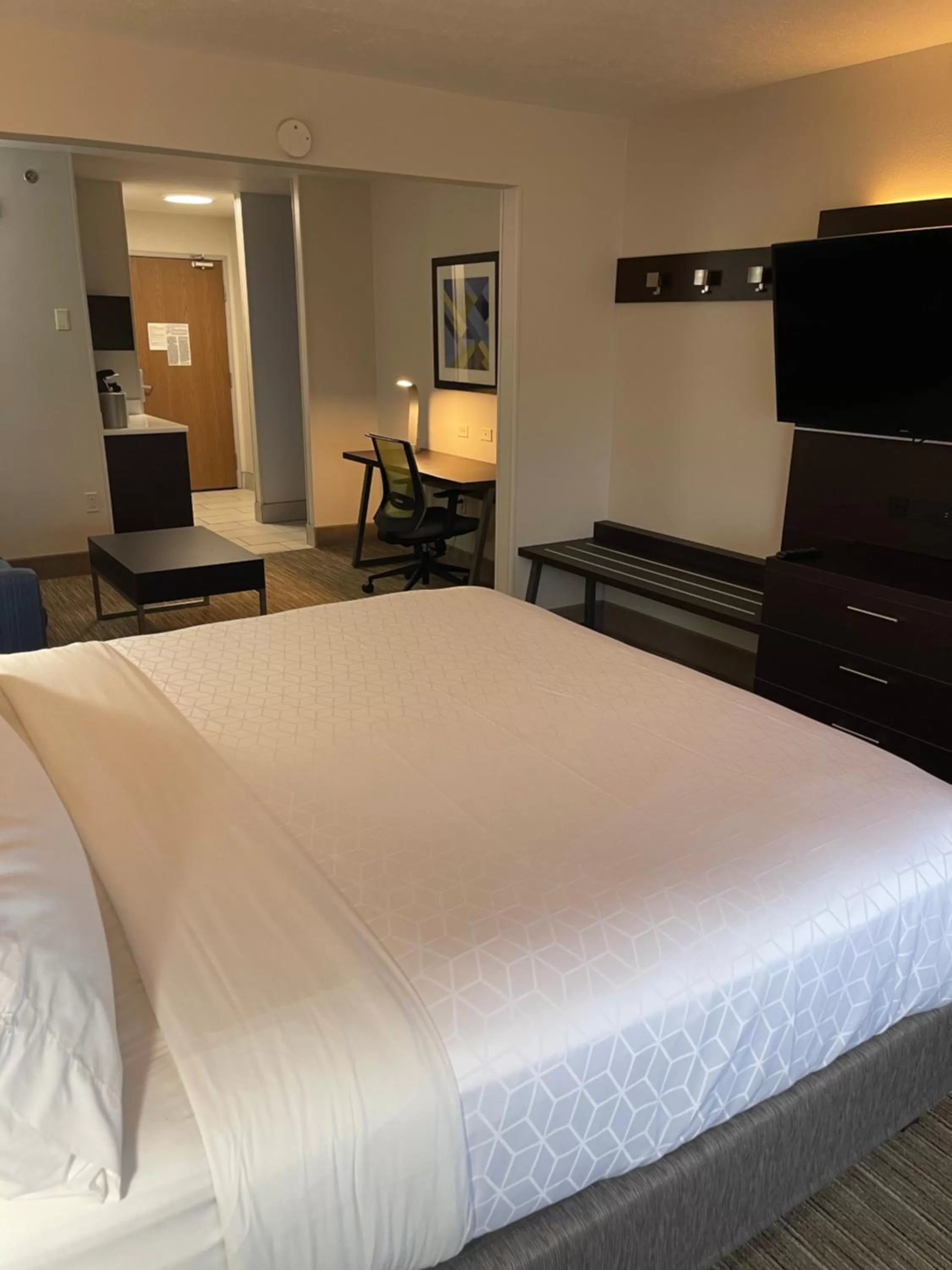Bed in Holiday Inn Express Hotel & Suites Las Vegas NM by IHG