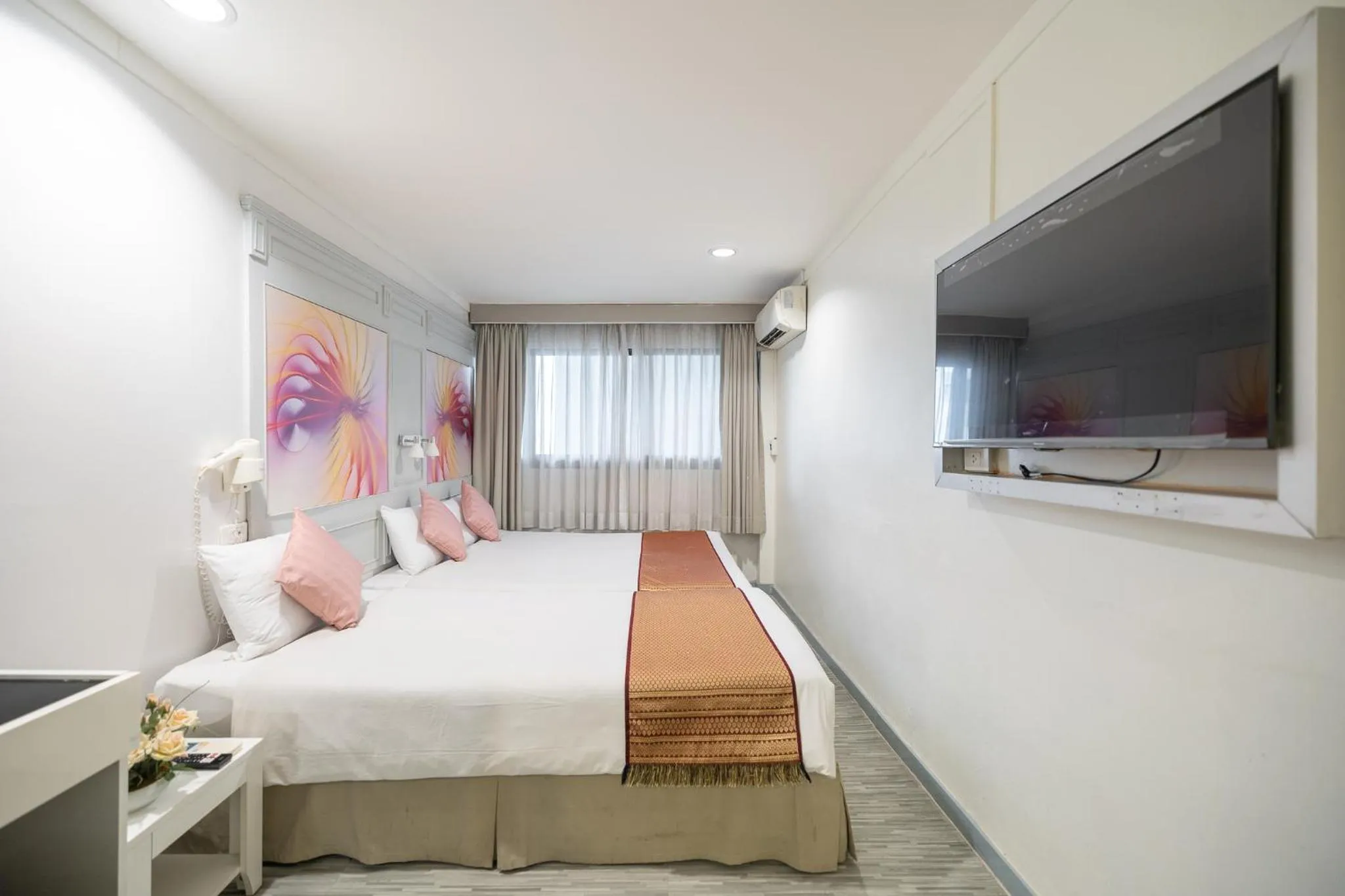 Bed in Pratunam City Inn