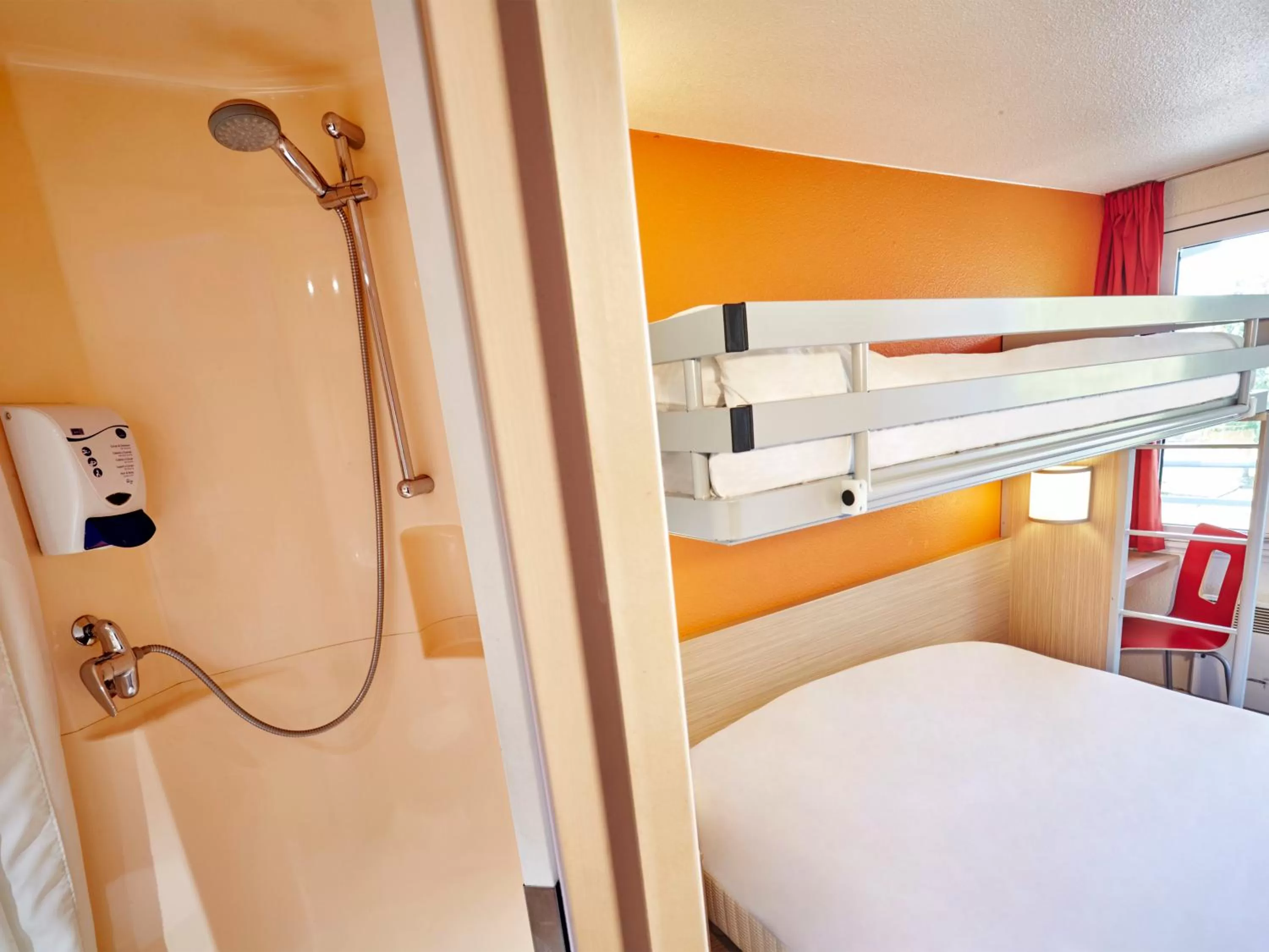 Bathroom, Bed in Première Classe Melun Senart