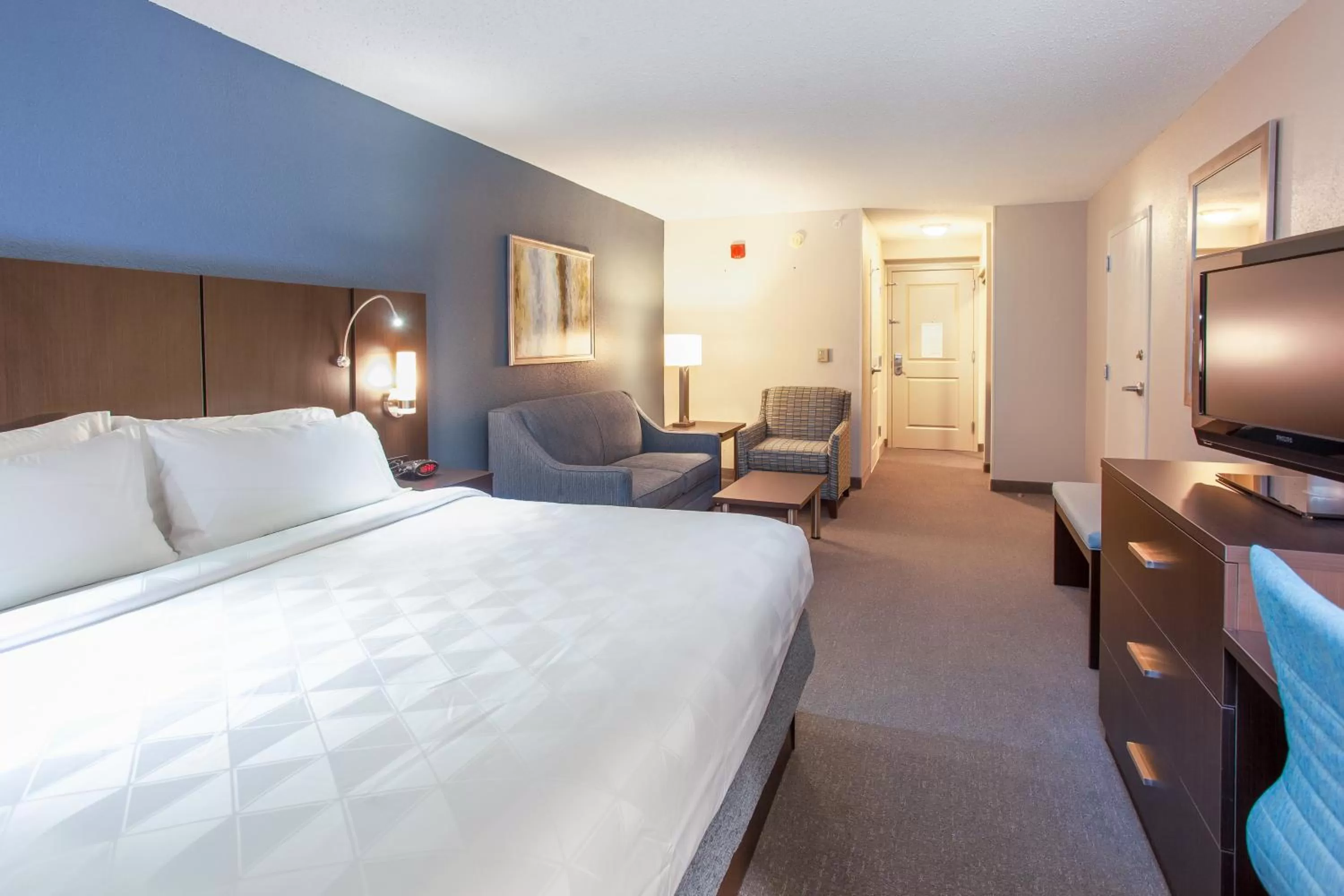 Photo of the whole room, Bed in Holiday Inn Hotel & Suites Tallahassee Conference Center North by IHG