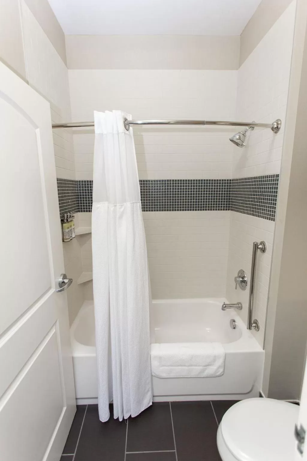 Two-Bedroom Suite Disability Access Tub - Non-Smoking in Staybridge Suites Bowling Green, an IHG Hotel