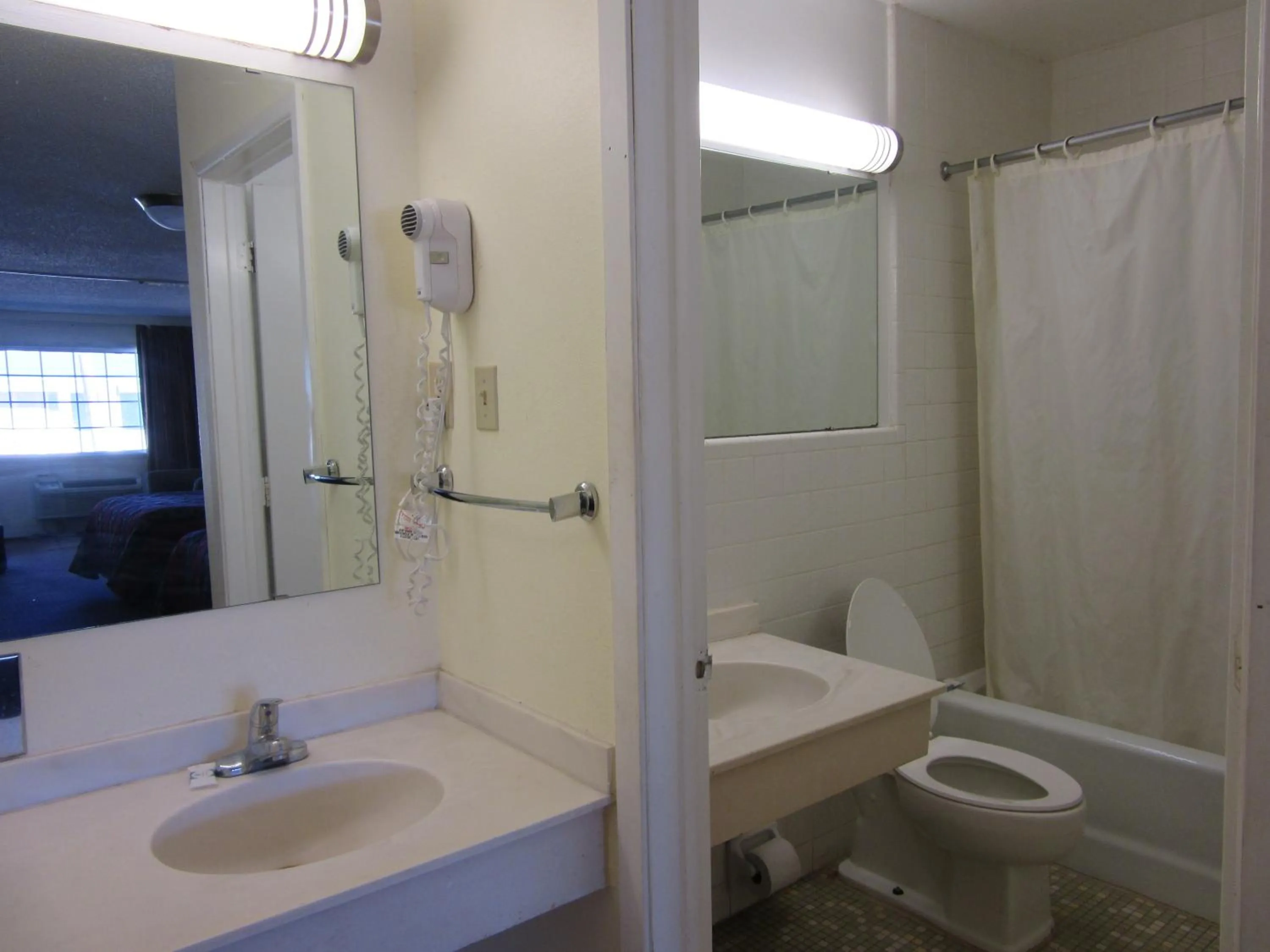 Bathroom in Royal Inn Abilene