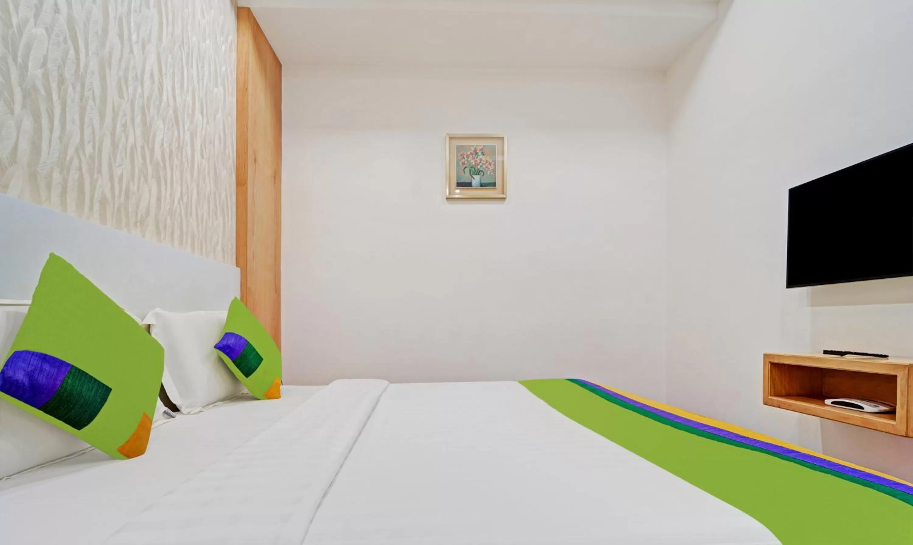 Bedroom, Bed in Treebo Vinayak Inn, 600 Mts From Coimbatore Railway Station