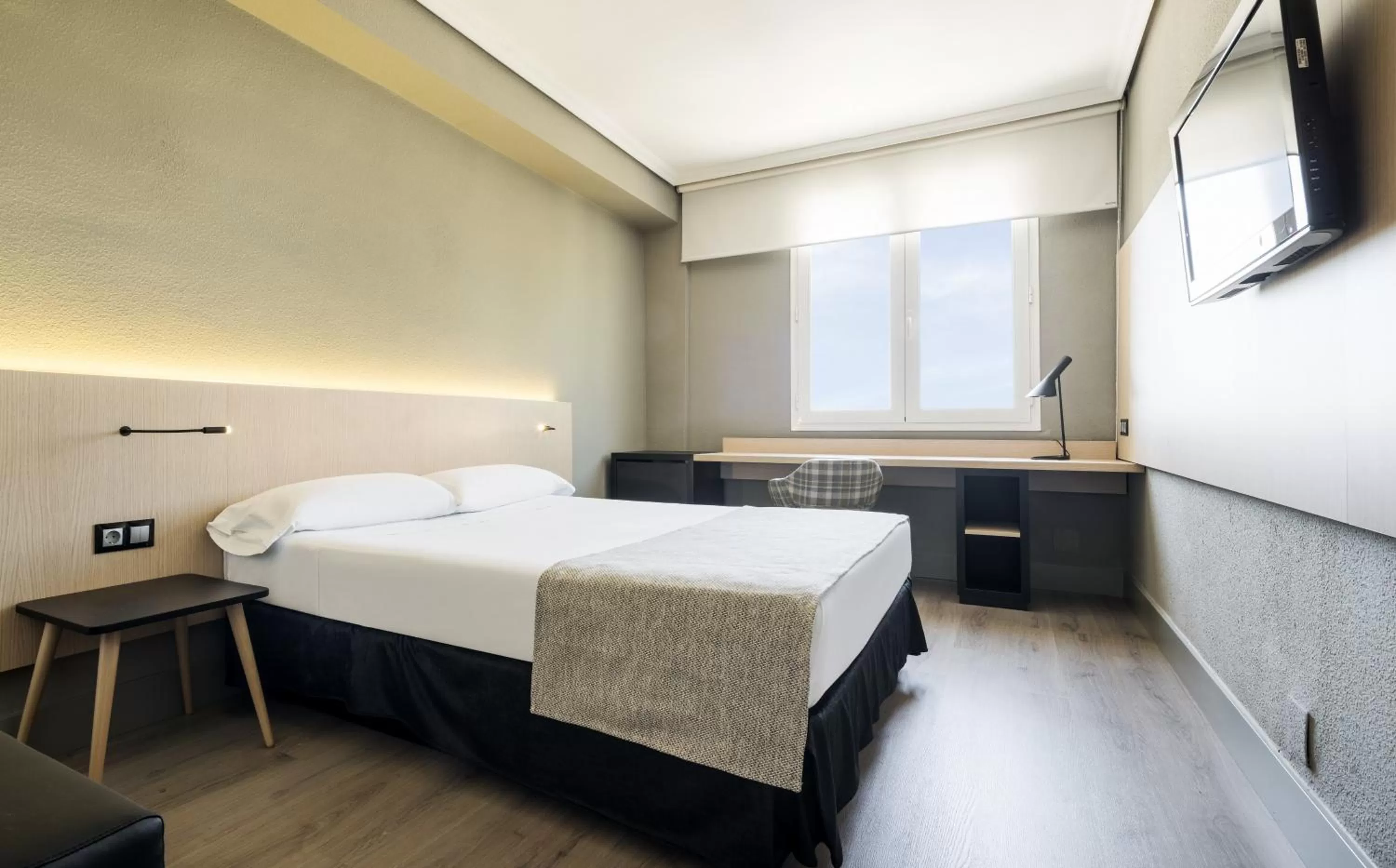 TV and multimedia, Bed in Hotel Ilunion Las Lomas