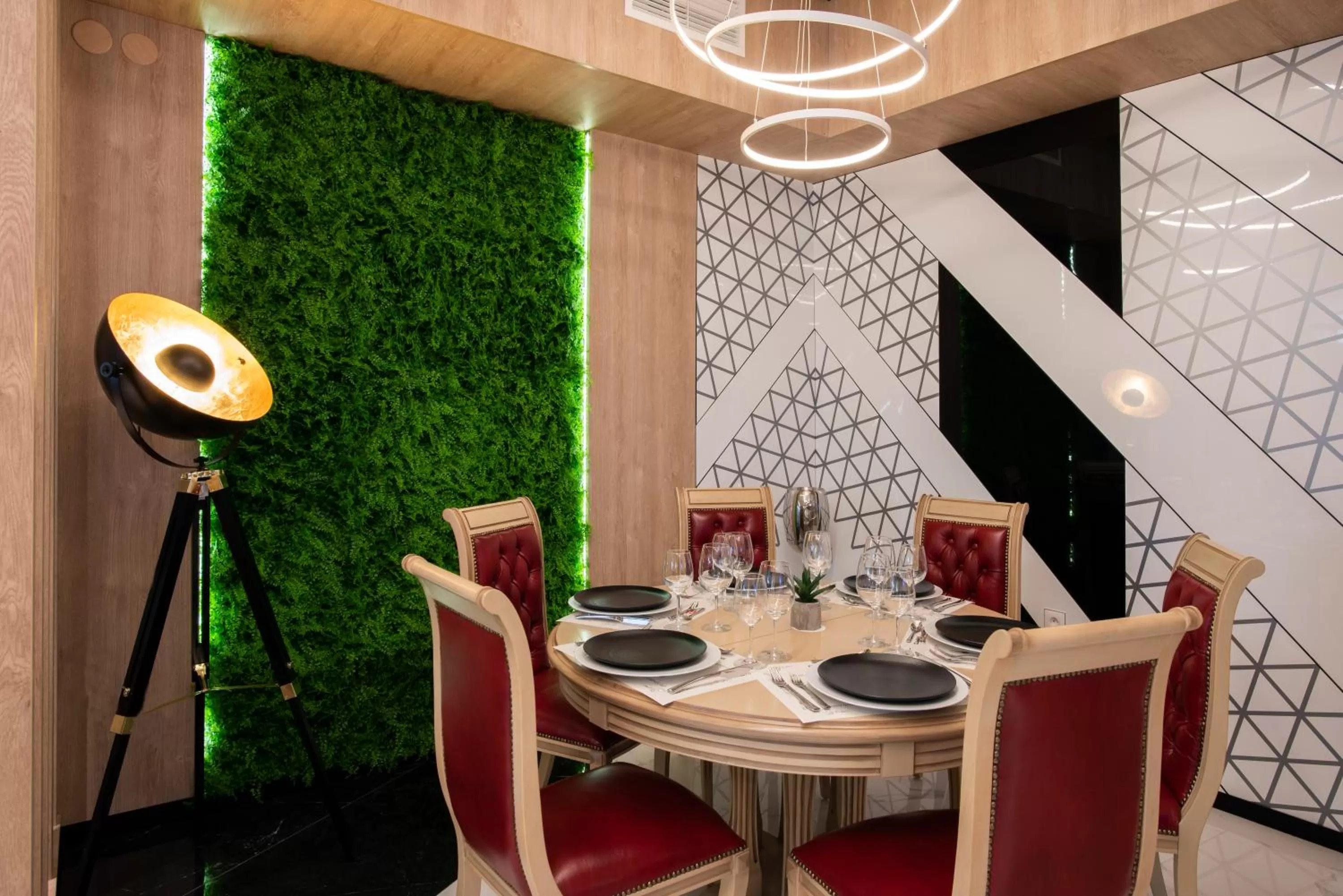 Restaurant/places to eat in Family Hotel Business Club