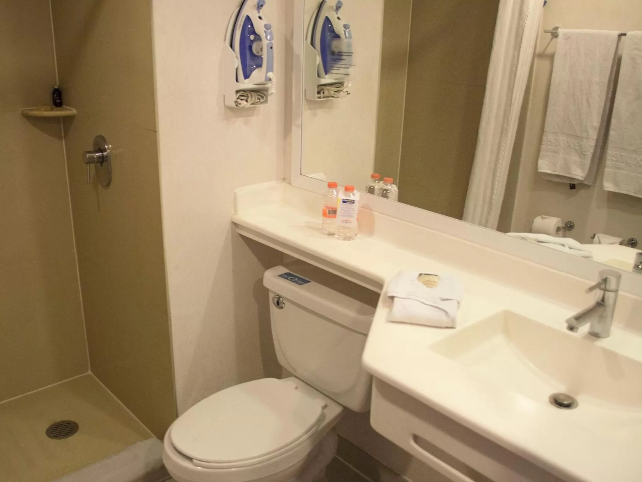 Bathroom in City Express by Marriott Tepotzotlán