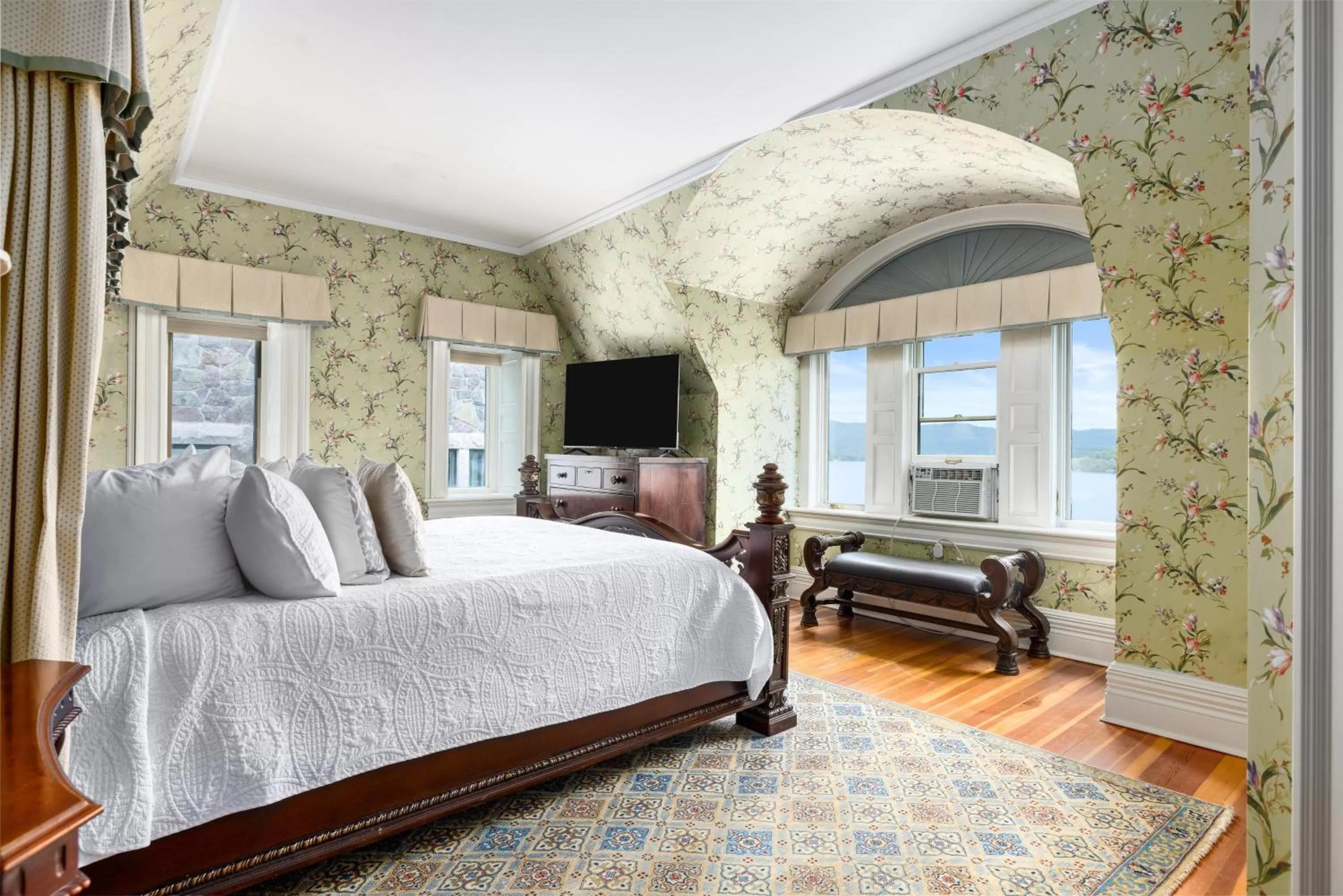 Bed in The Inn at Erlowest