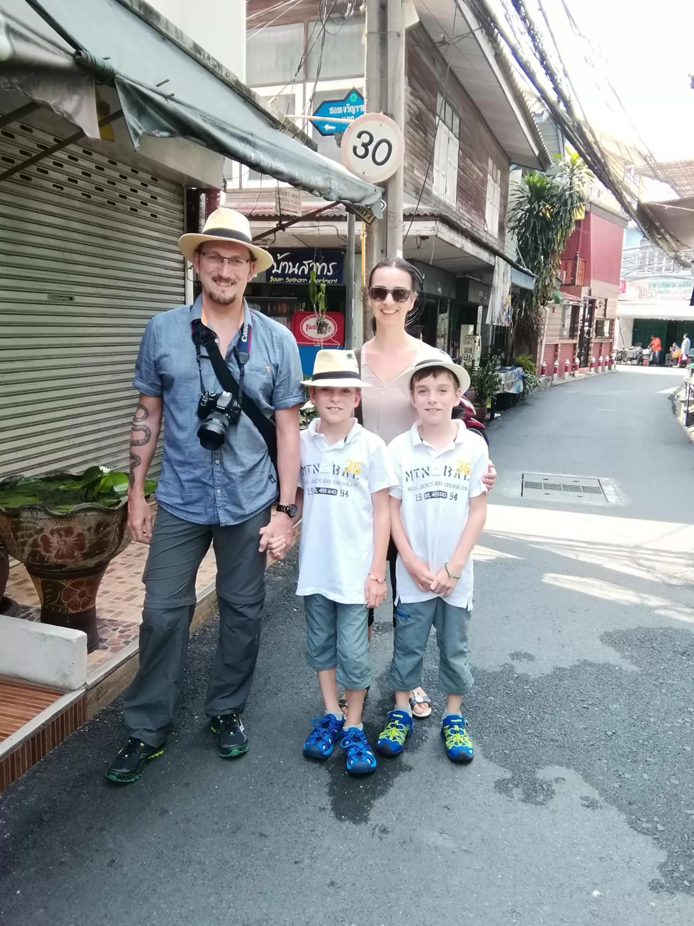 The Cube Sathorn Boutique Hotel เดอะ คิวบ์ สาทร บูติค โฮเทล Near BTS Surasak