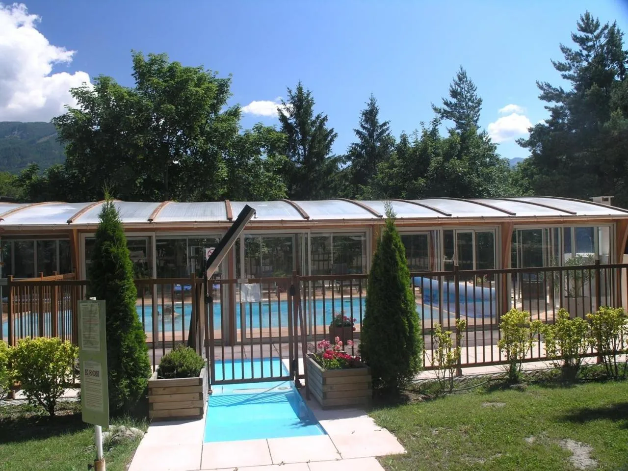 Swimming pool in Logis Hotel Le Lac