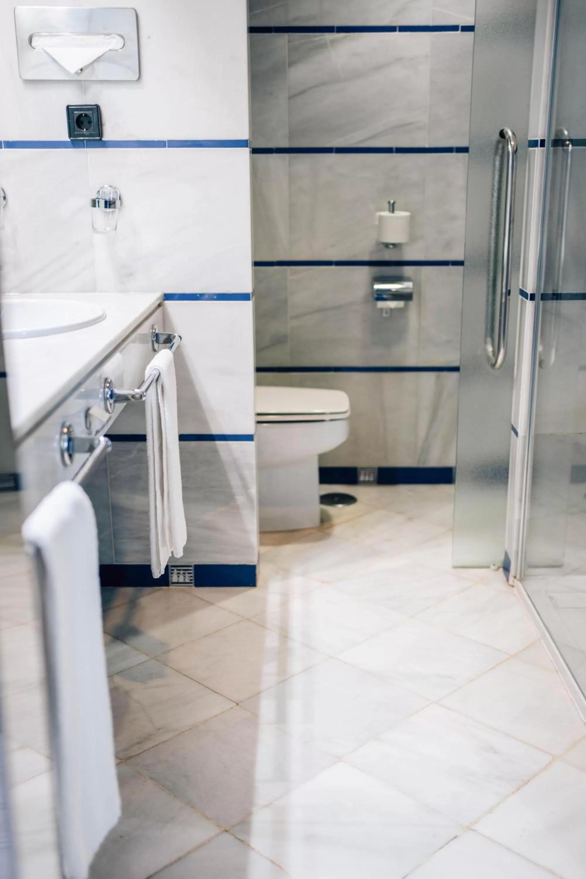 Bathroom in Hotel Puerto Sherry