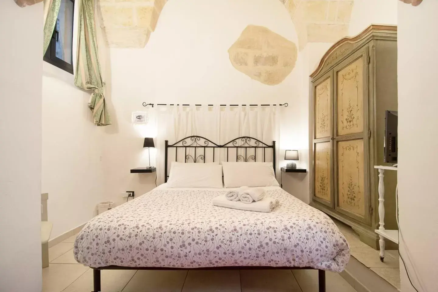 Double Room with Private Bathroom - single occupancy in Antiche Volte B&B Double Room with Private Bathroom - single occupancy in Antiche Volte B&B
