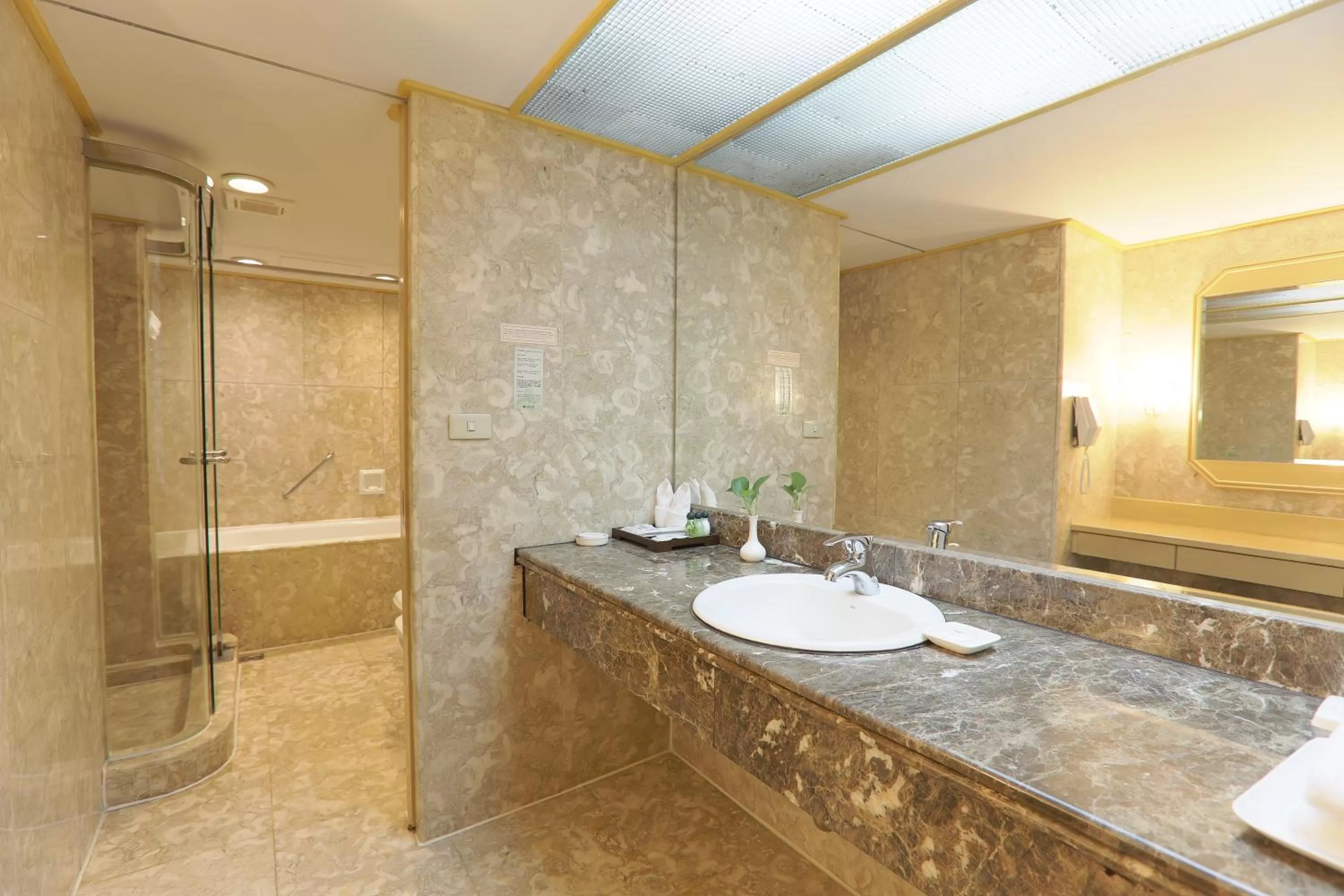 Bathroom in Santos Hotel