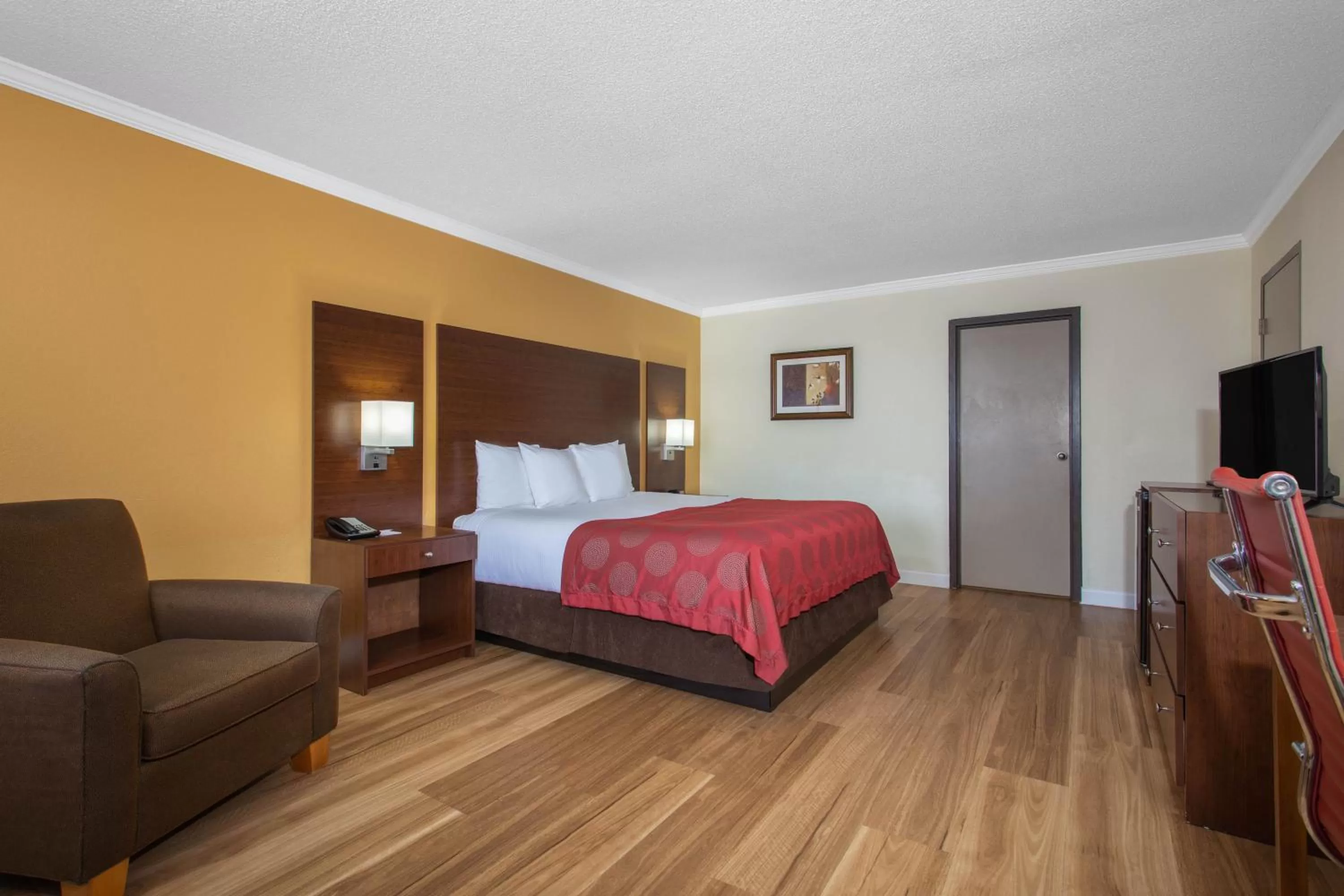 Photo of the whole room, Bed in Ramada by Wyndham Tampa Westshore Airport South