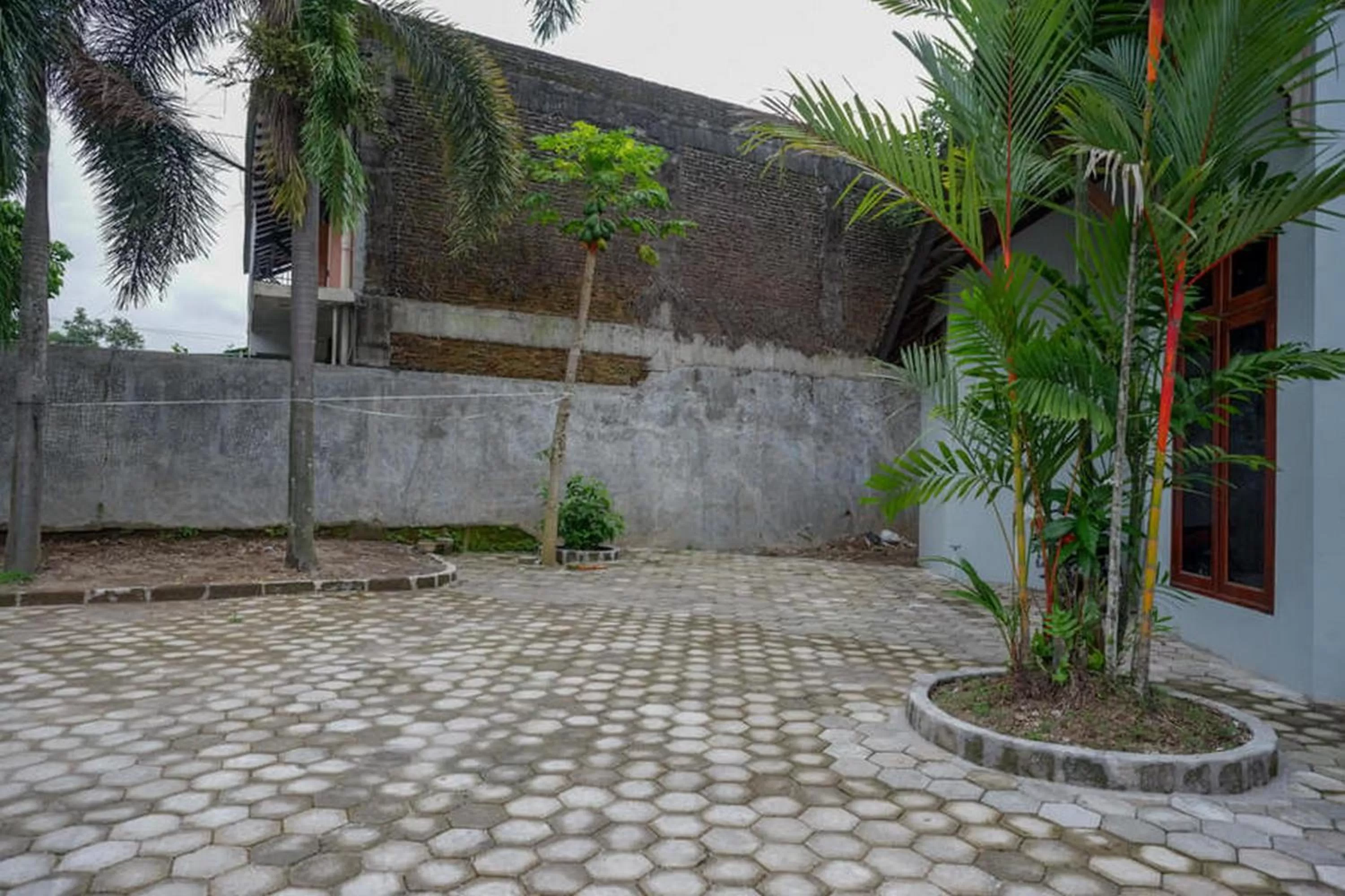 RedDoorz Plus near Jogja City Mall 5