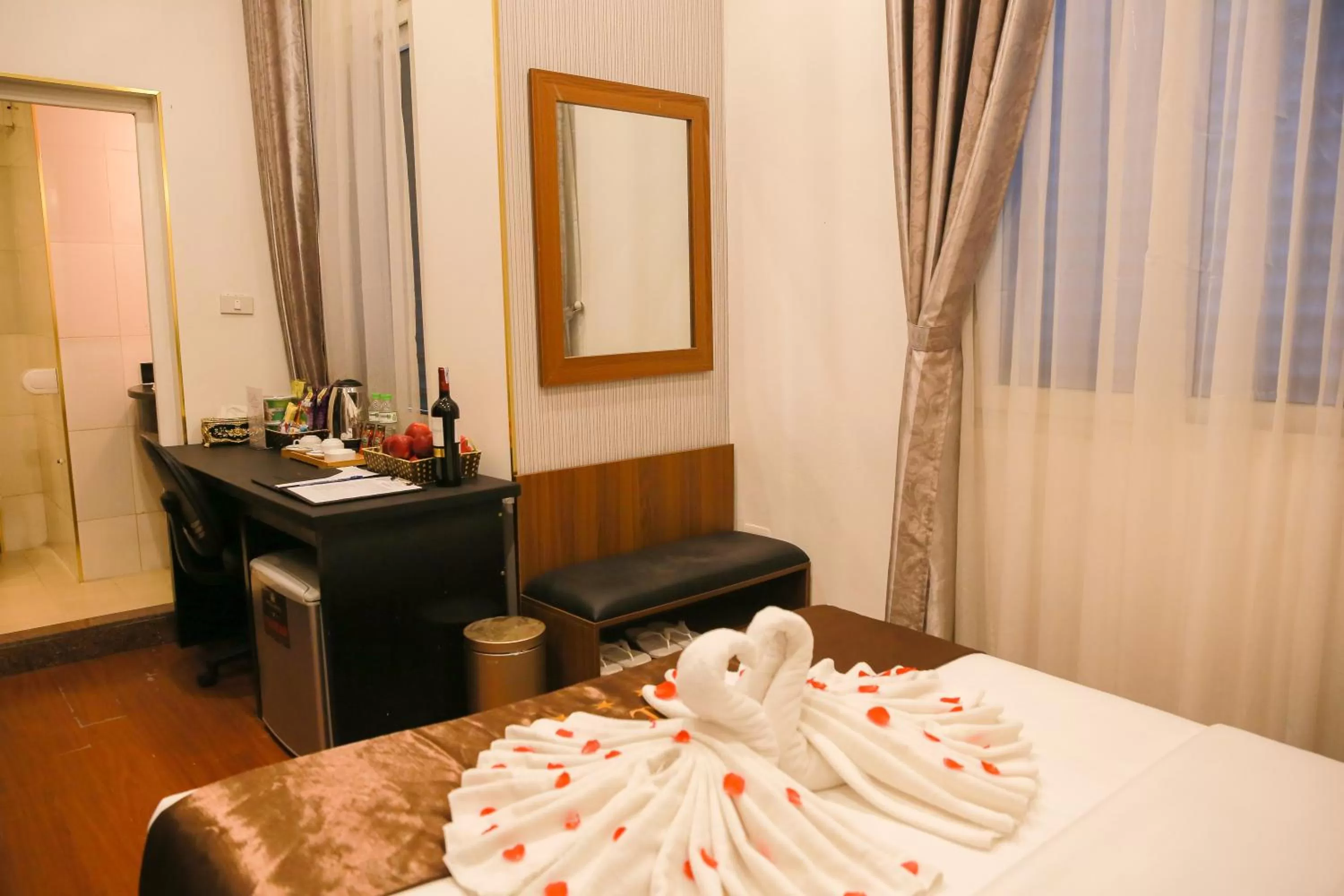 Photo of the whole room, Bed in Royal Hotel