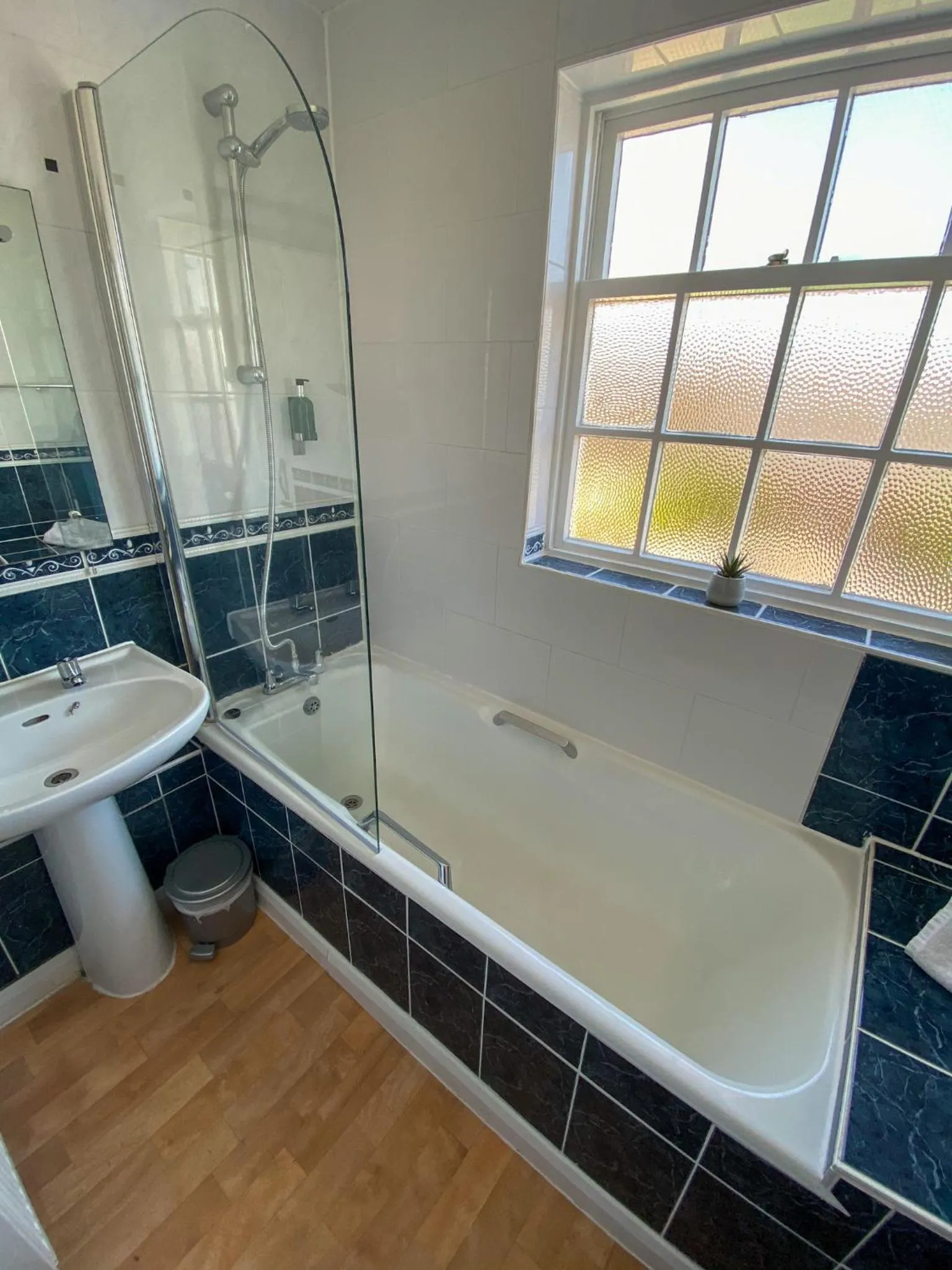Bathroom in Bendene Townhouse - Exeter