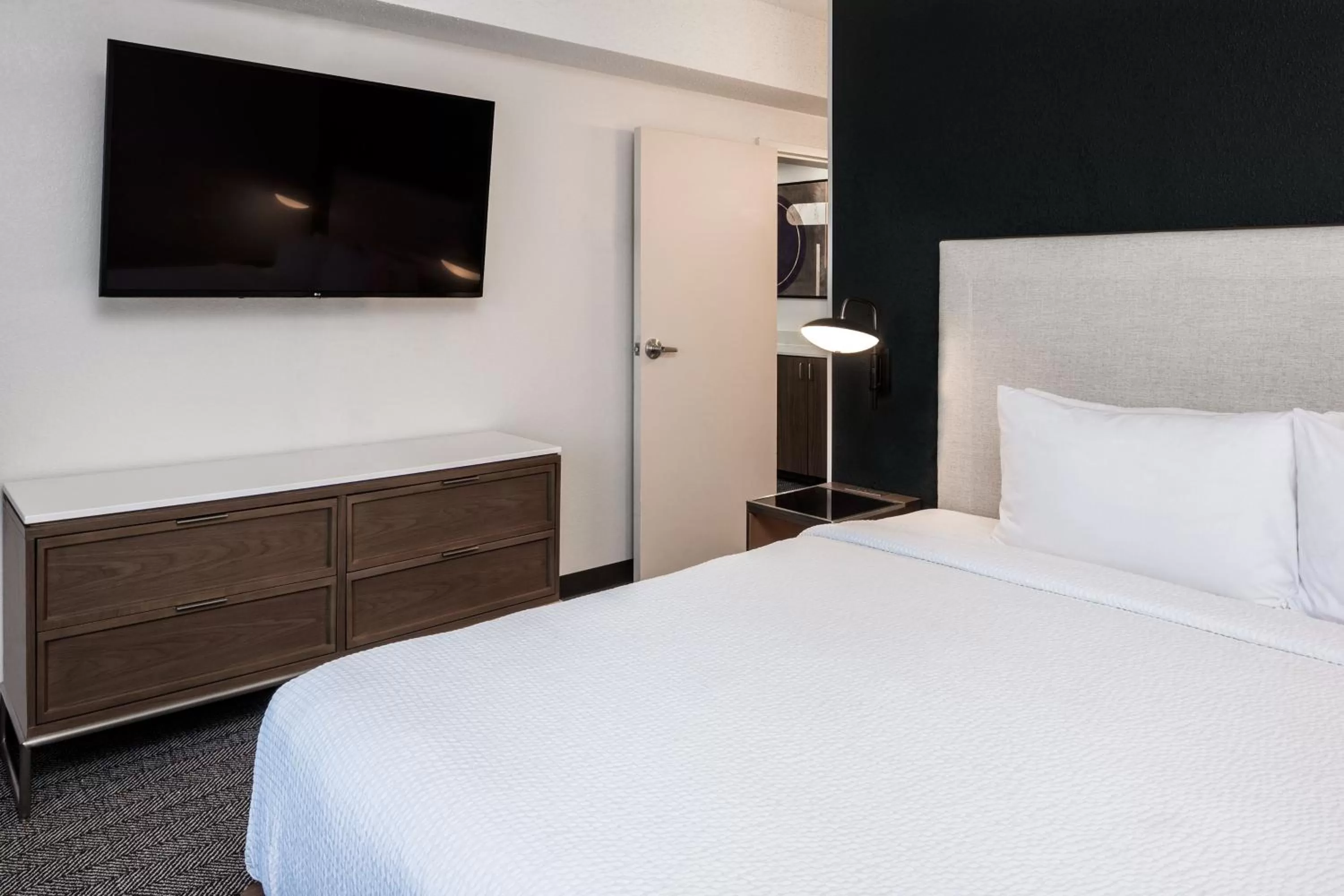 Bedroom, Bed in Courtyard by Marriott Charlotte Ballantyne