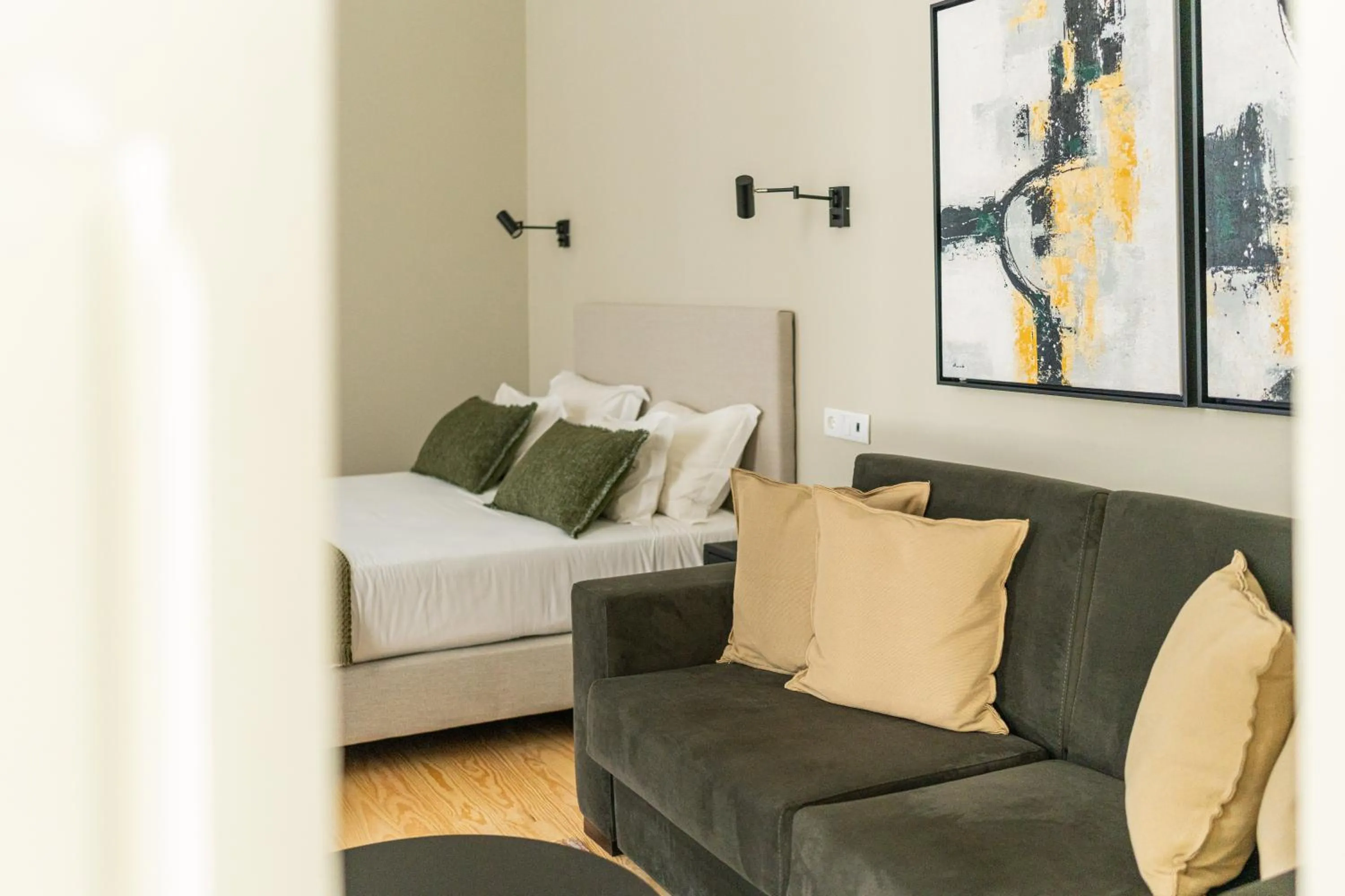 Living room, Bed in The Rex Hotel Porto