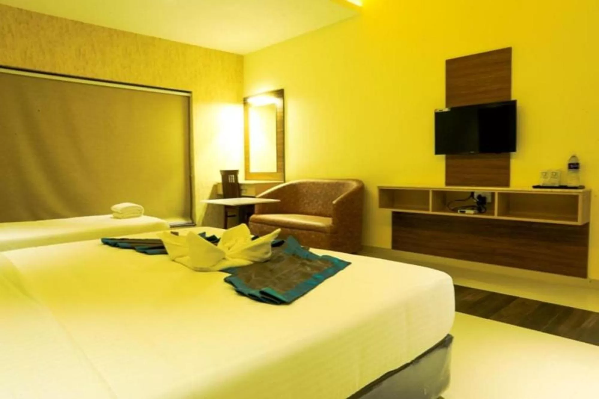 Photo of the whole room, Bed in Laya Regency