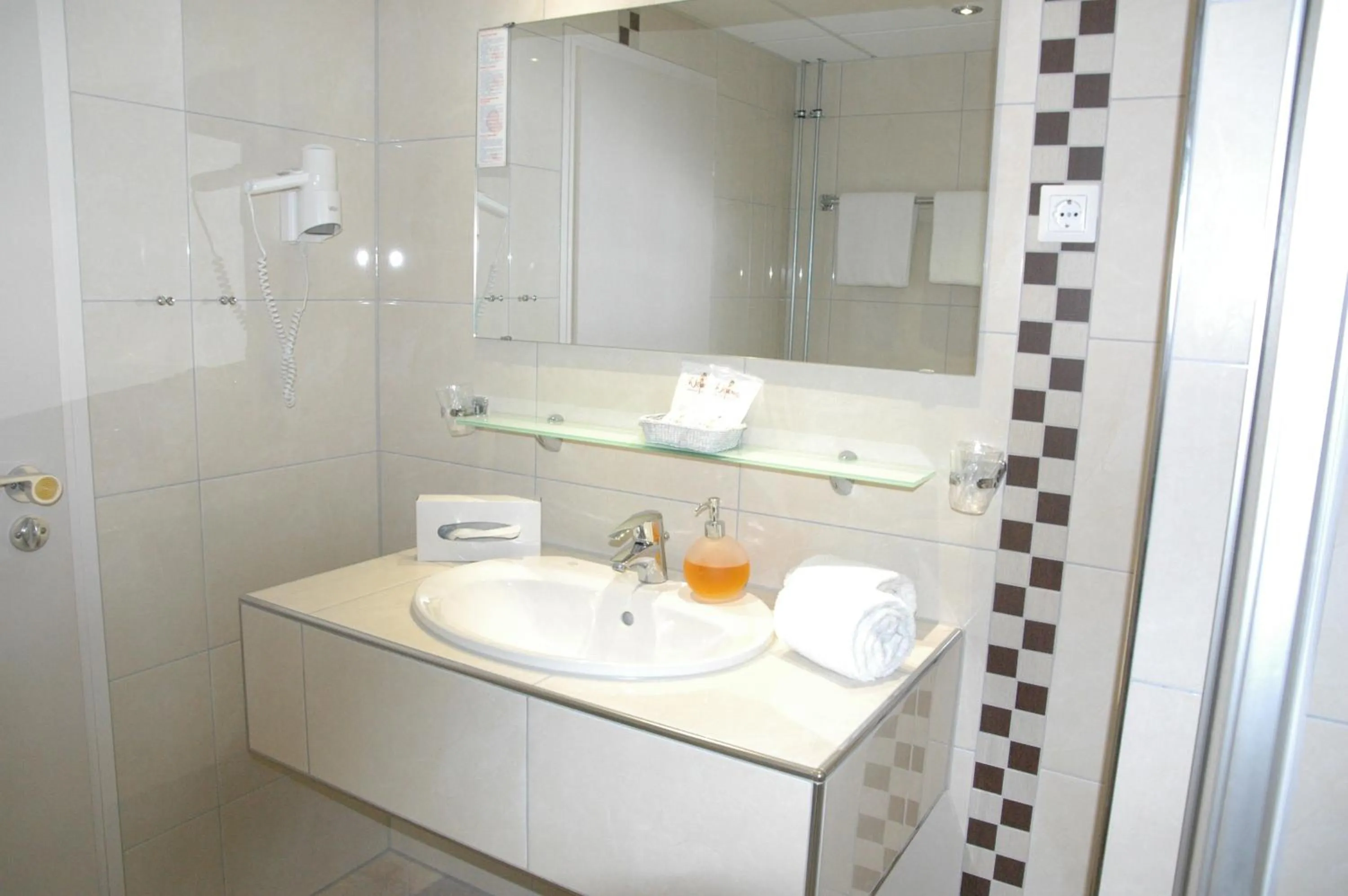 Bathroom in Caravelle Hotel im Park