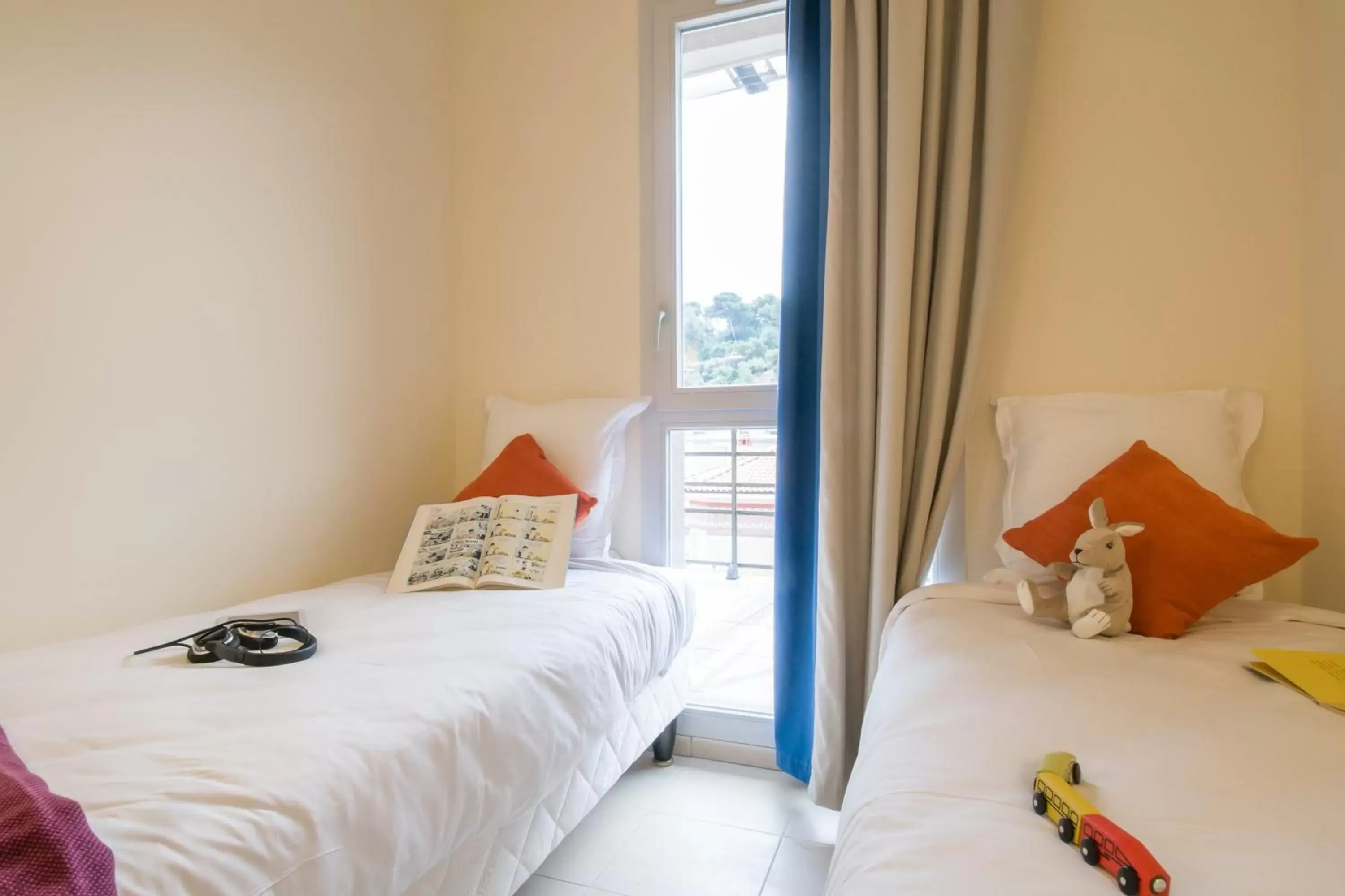 Two-Bedroom Apartment with Air Conditioning (6 People) in Résidence Pierre & Vacances Premium Julia Augusta Two-Bedroom Apartment with Air Conditioning (6 People) in Résidence Pierre & Vacances Premium Julia Augusta