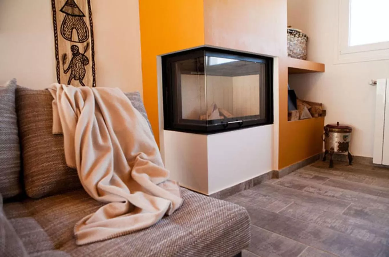 Communal lounge/ TV room in Casa Rural Txokoetxe