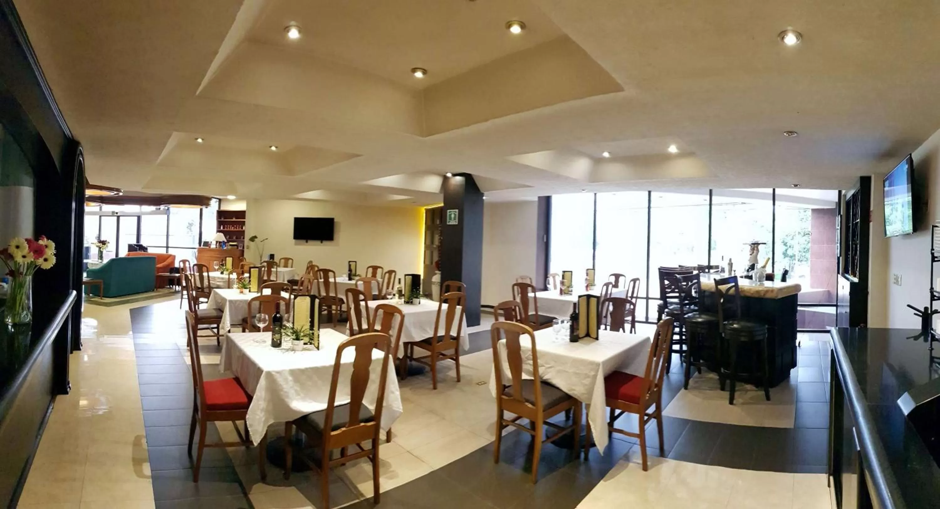 Restaurant/places to eat in Best Western Plus Gran Marques