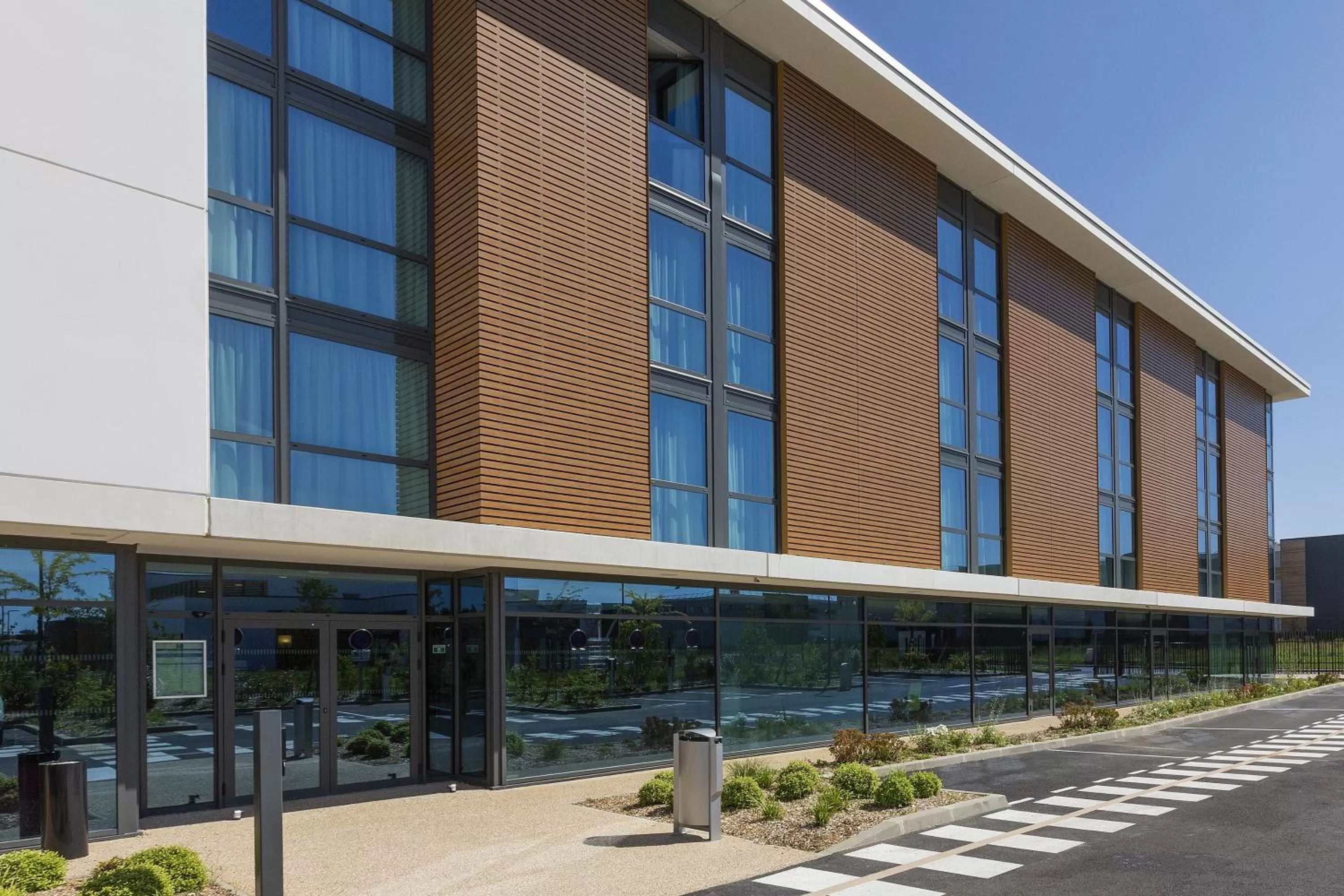 Facade/entrance in Hôtel Roi Soleil Prestige Plaisir - St Quentin