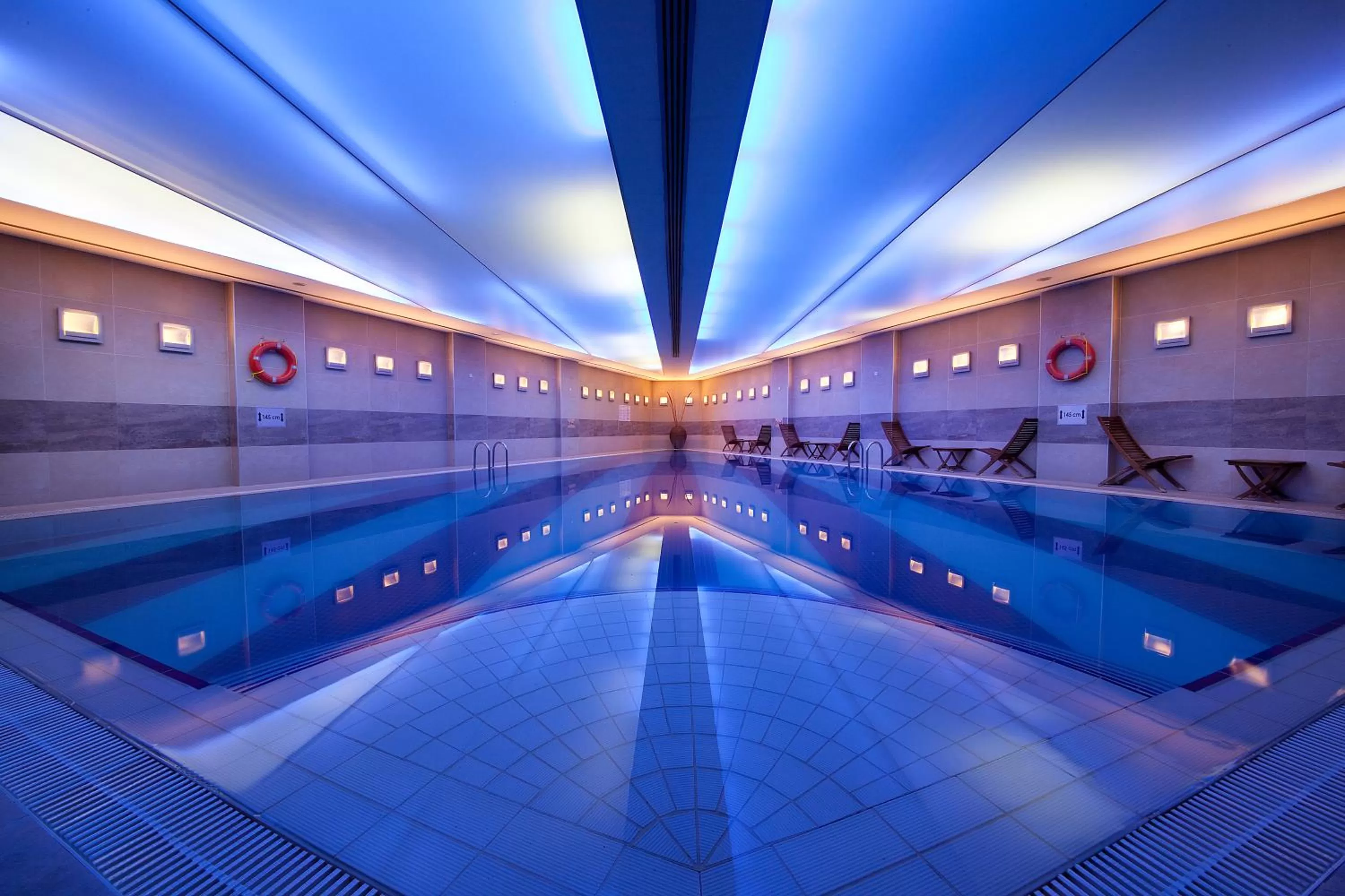 Swimming pool in Point Hotel Taksim
