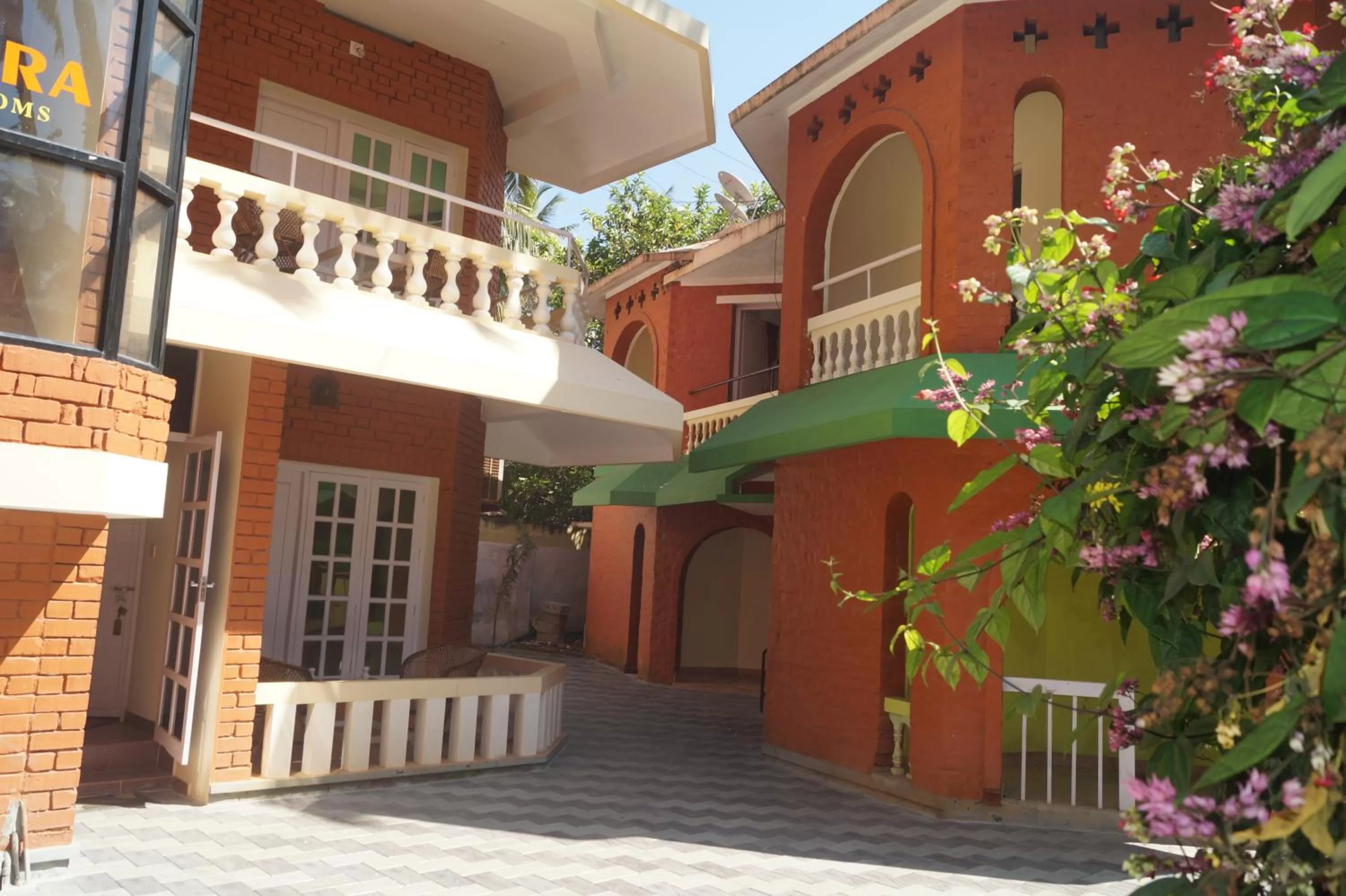 Property building in Hotel Thushara