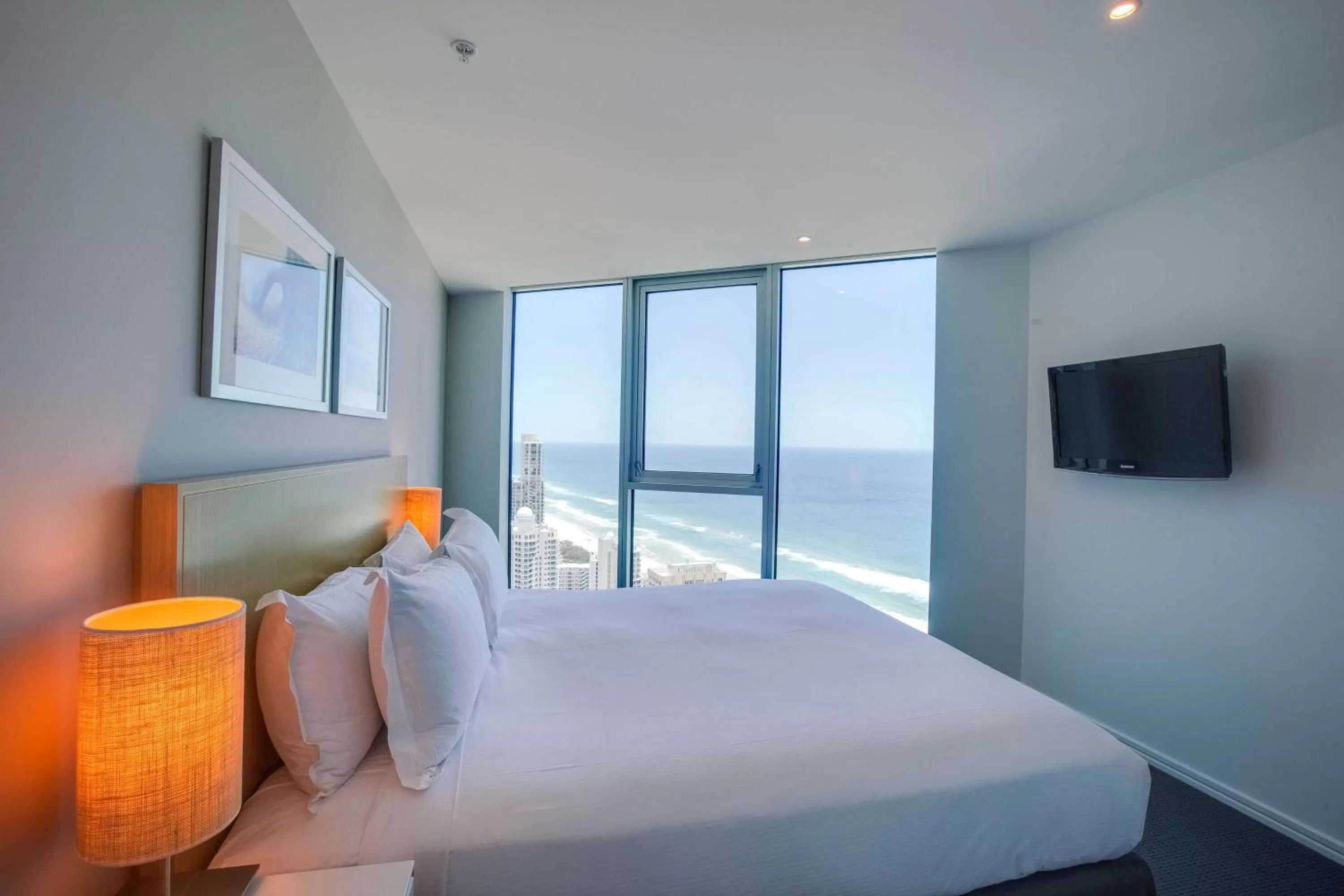 Bed in Hilton Surfers Paradise Hotel & Residences