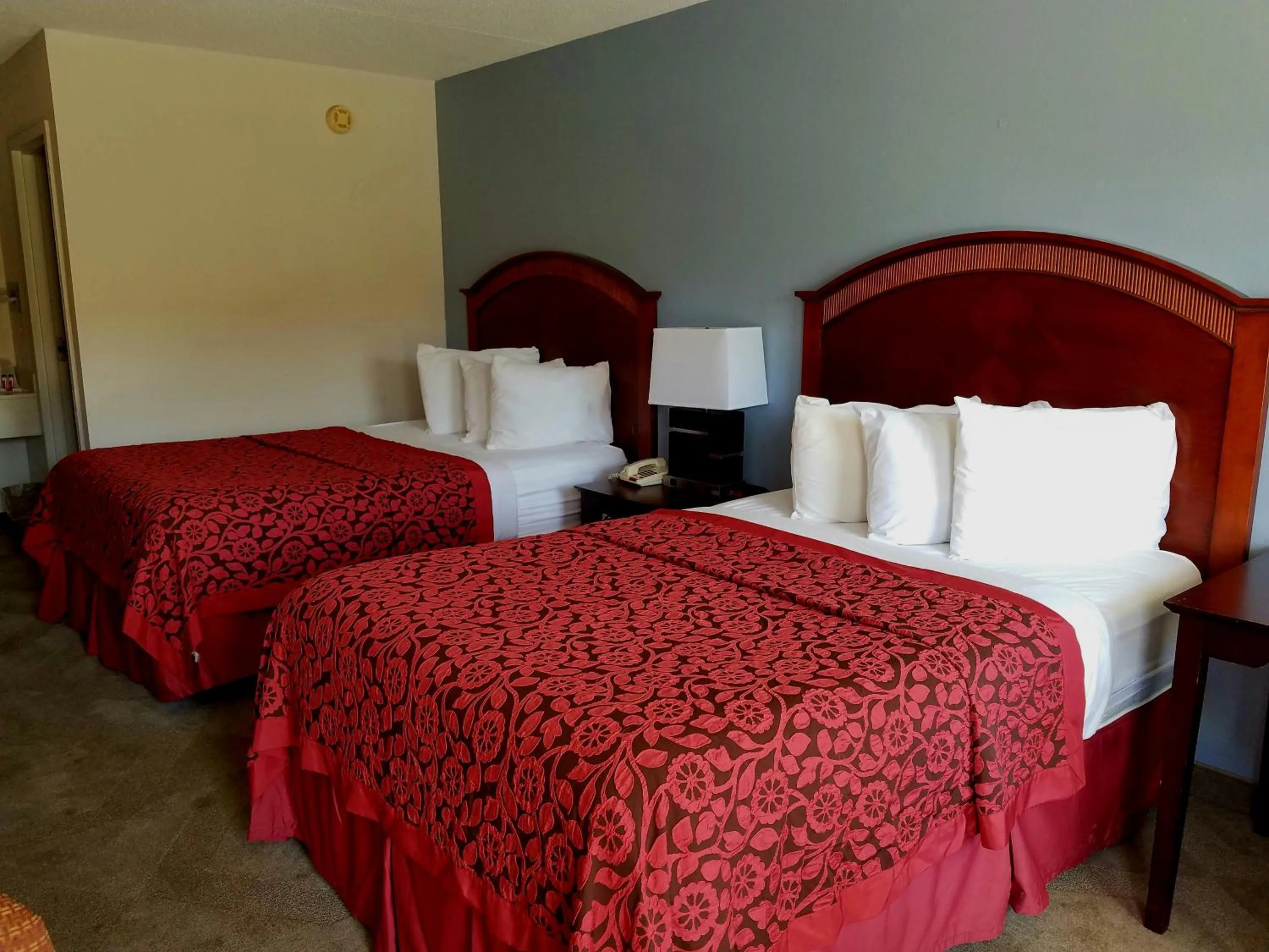 Bedroom, Bed in Days Inn by Wyndham Richmond