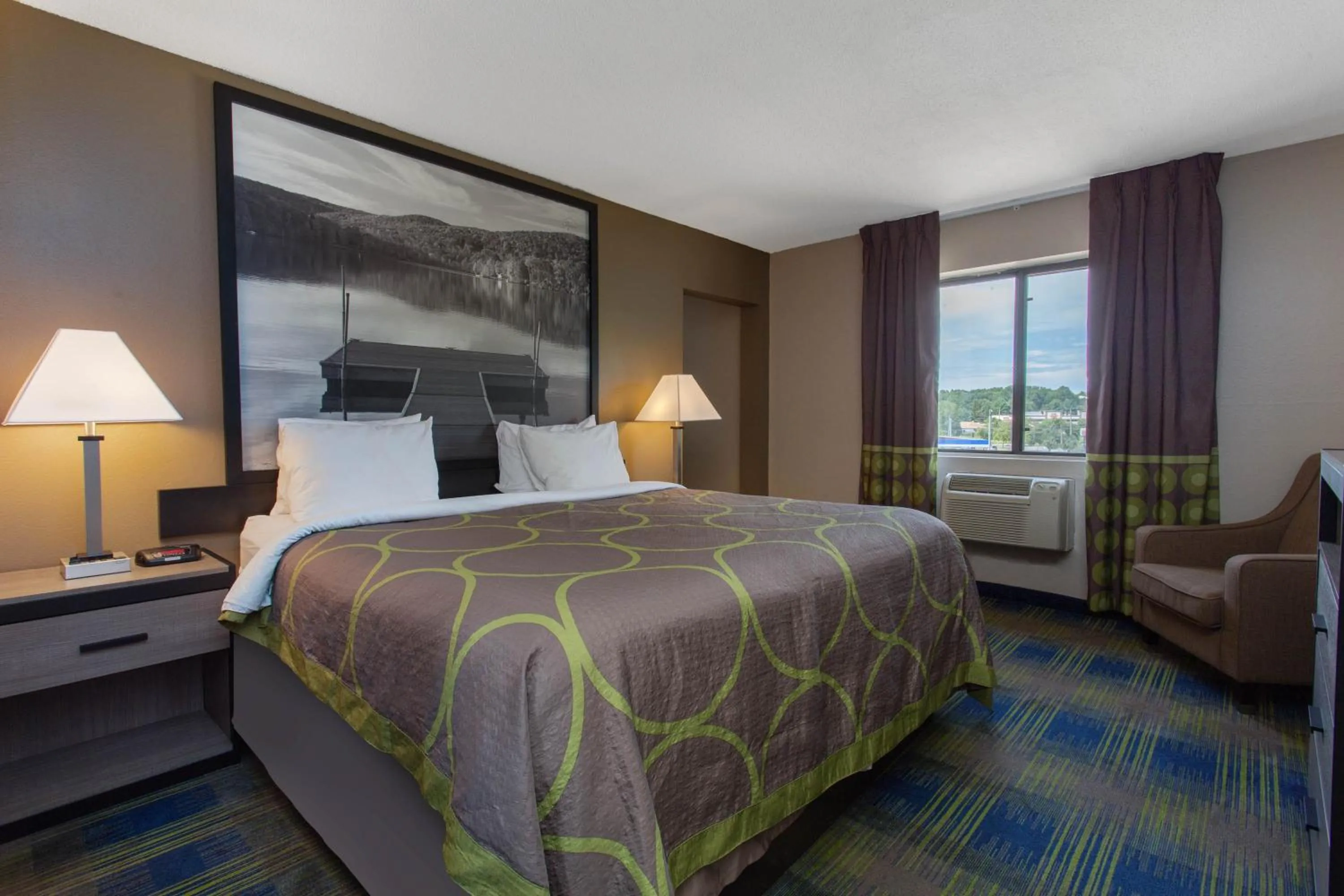 Bed in Super 8 by Wyndham Cromwell/Middletown