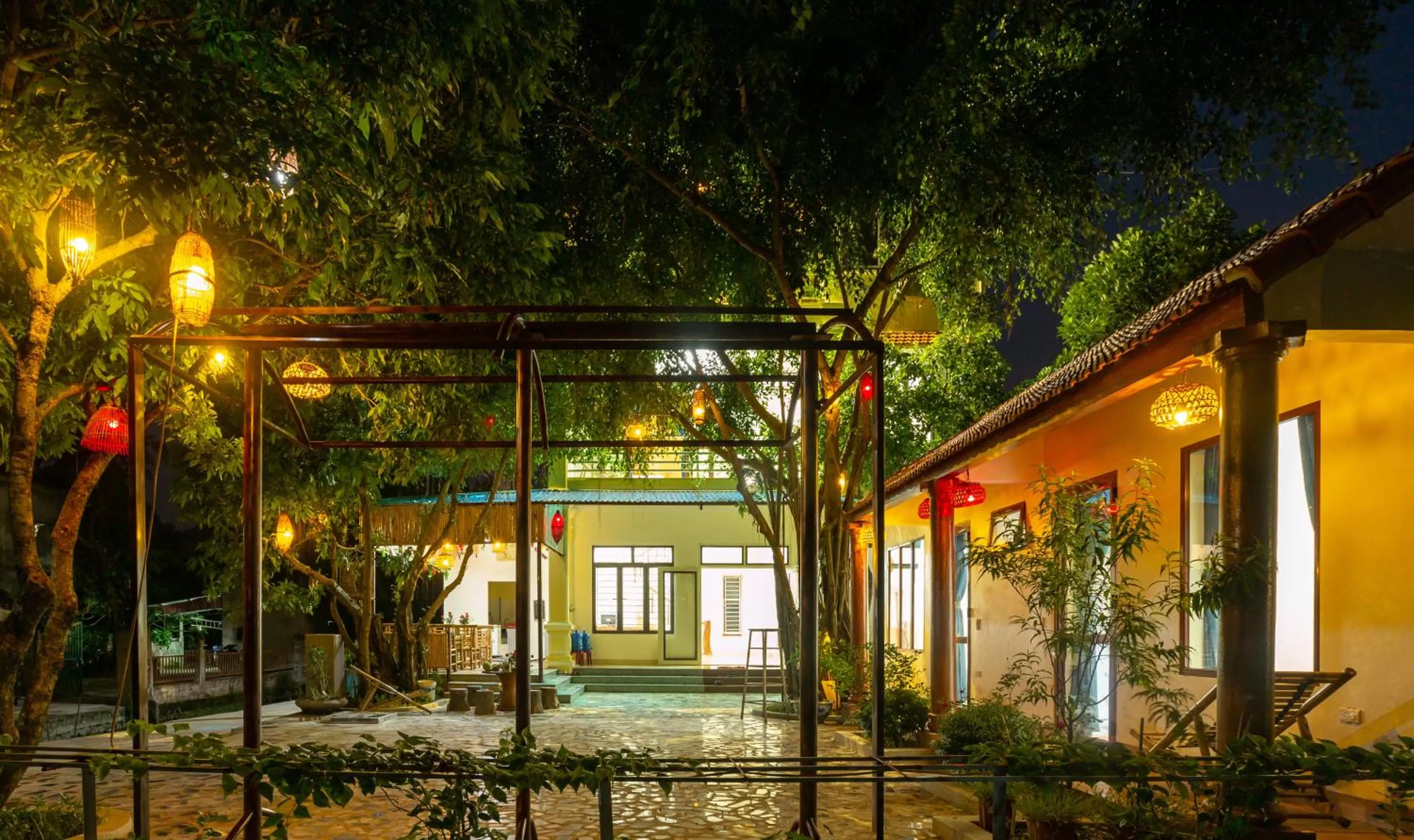 Hang Mua Central Homestay