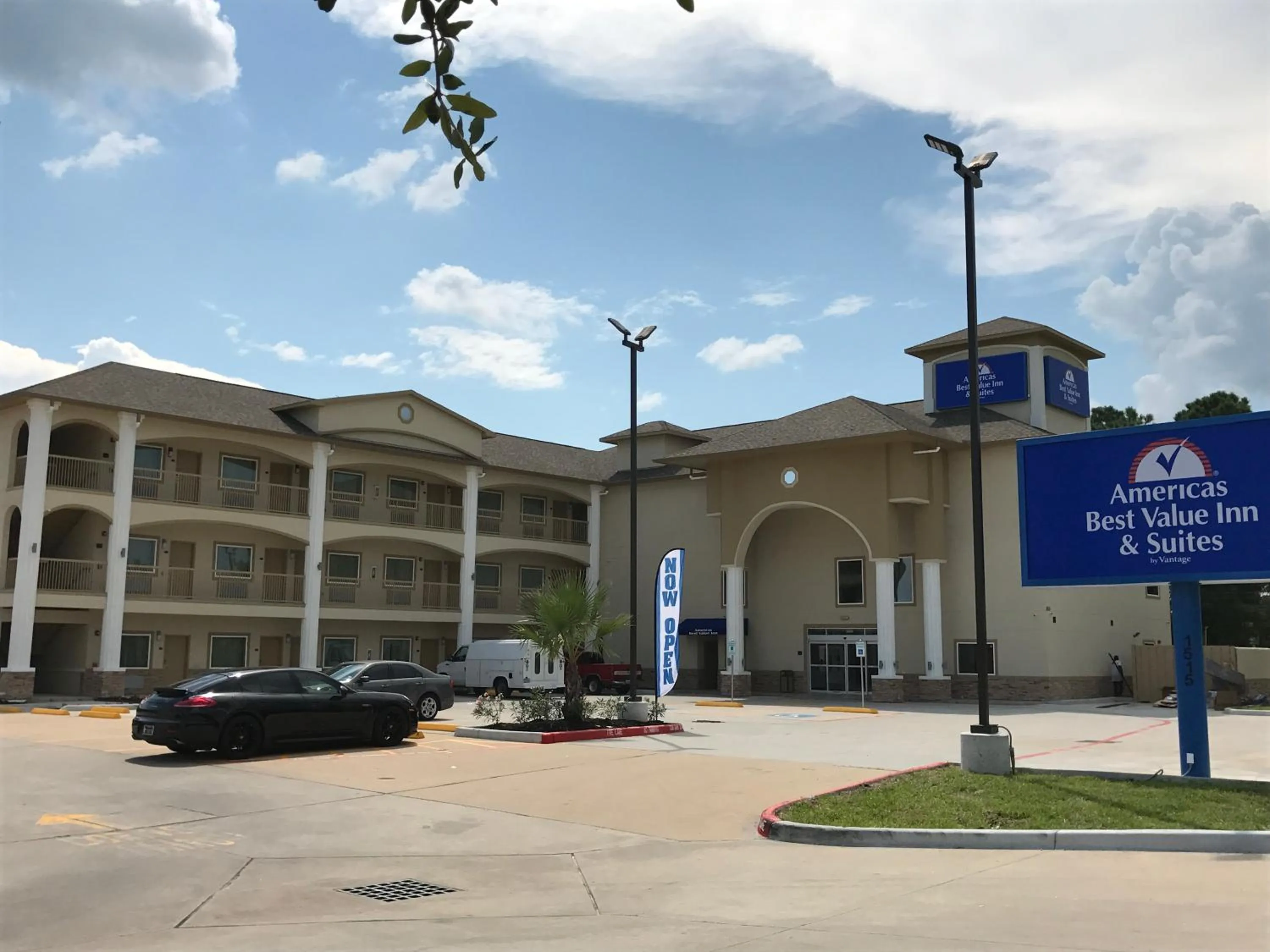 Facade/entrance in Americas Best Value Inn & Suites Spring / N. Houston