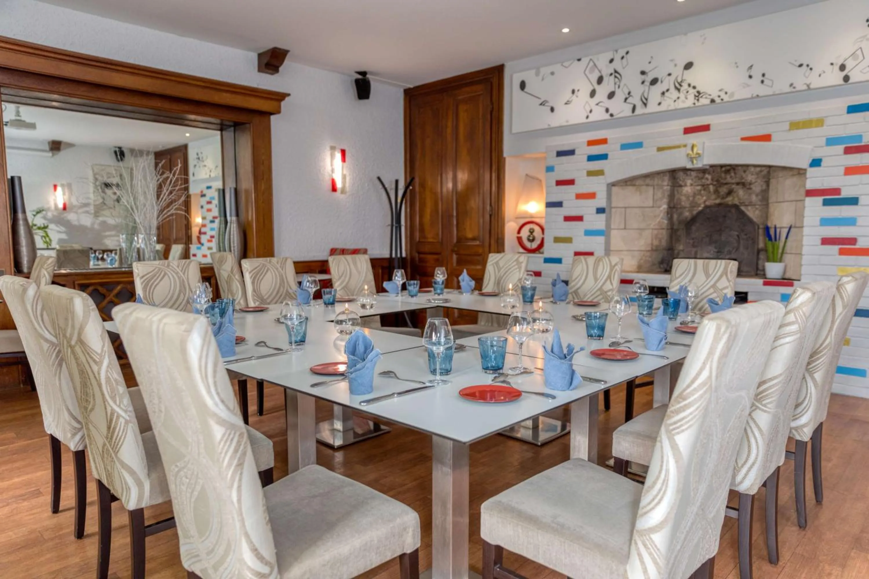 Restaurant/places to eat in La Commanderie de Champarey