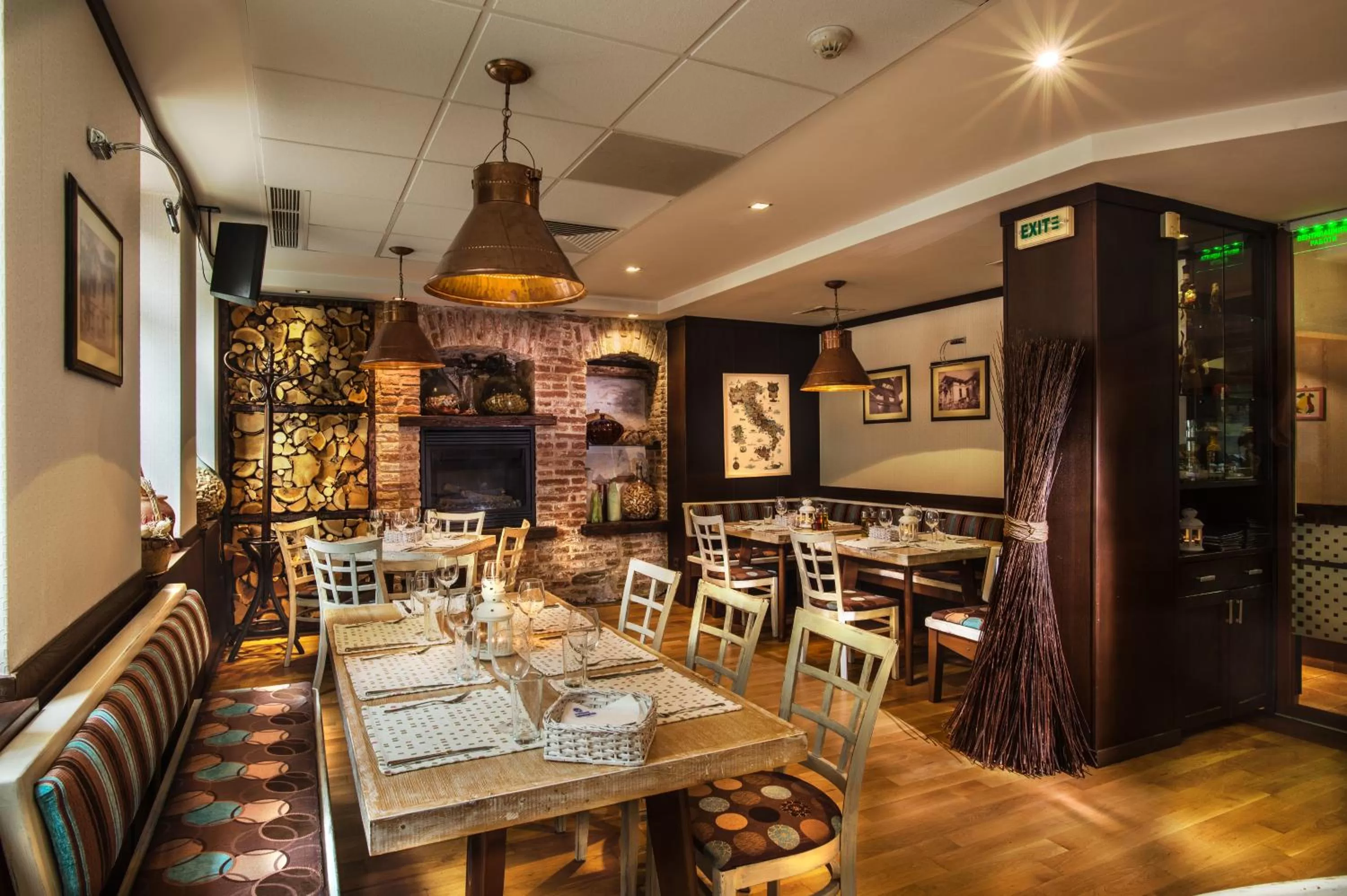 Restaurant/places to eat in Uniqato Hotel