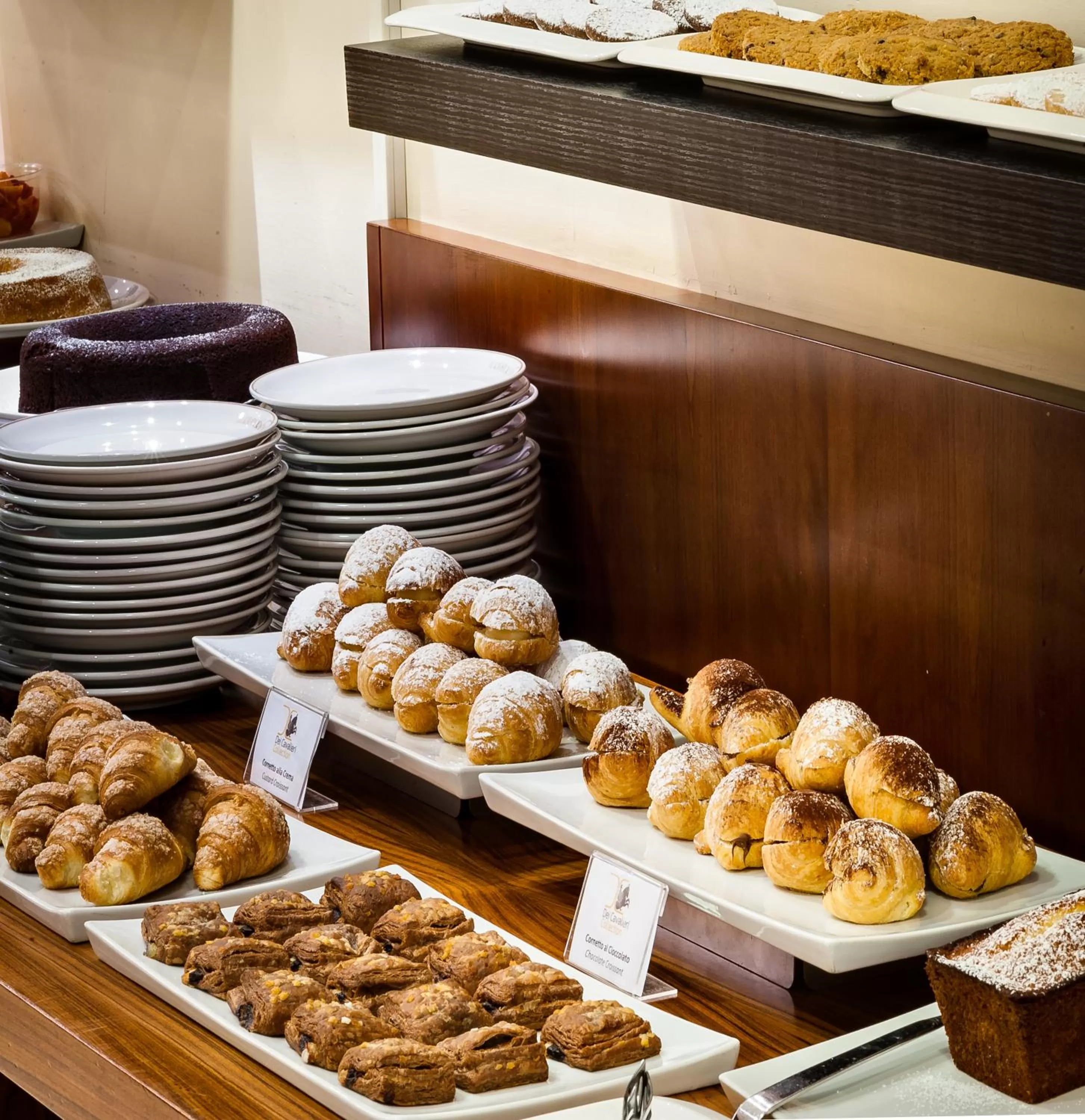 Buffet breakfast in Hotel dei Cavalieri Caserta - La Reggia