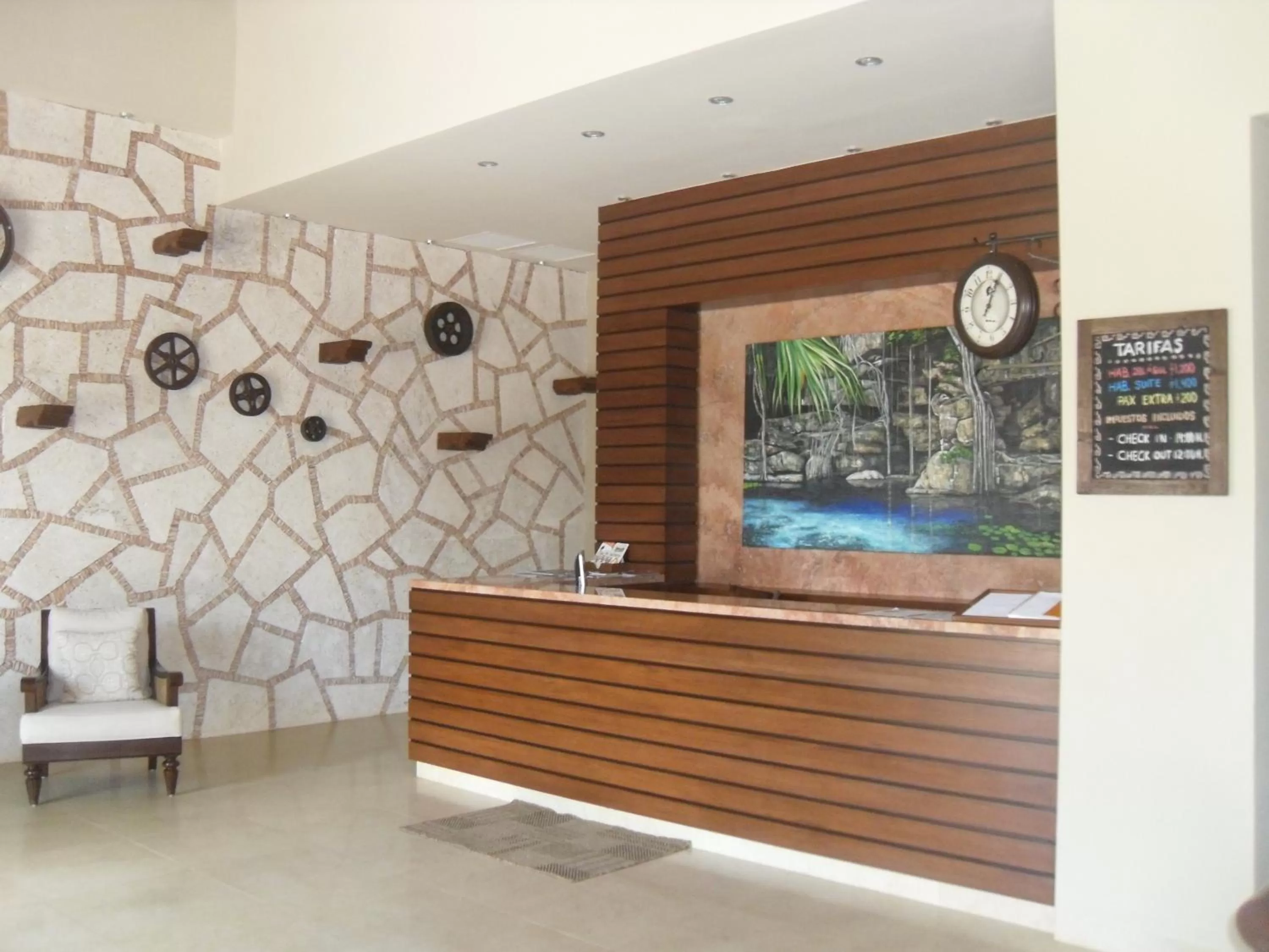 Lobby or reception in TecnoHotel Valladolid