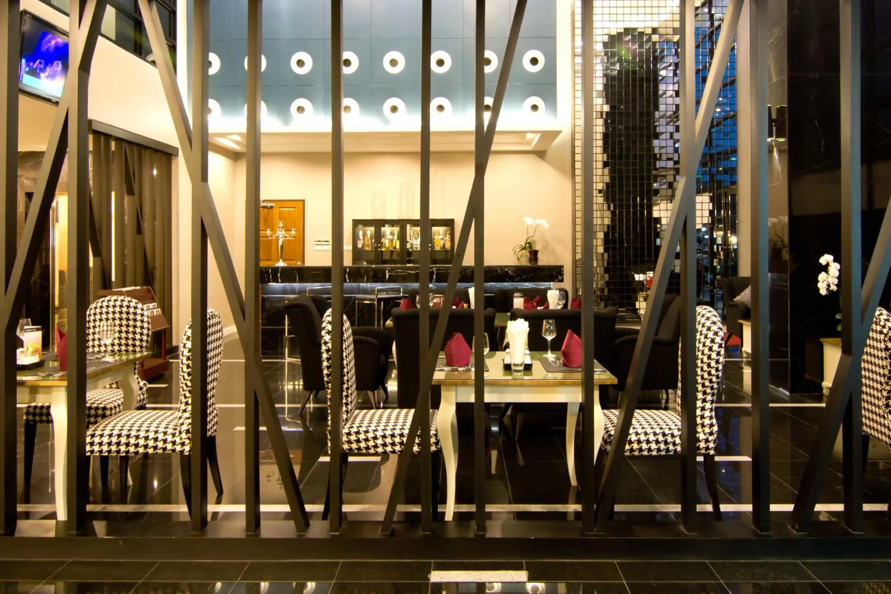 Restaurant/places to eat in Sea Me Spring Too Hotel