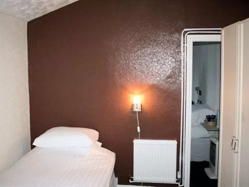 Bedroom, Bed in The Trevross