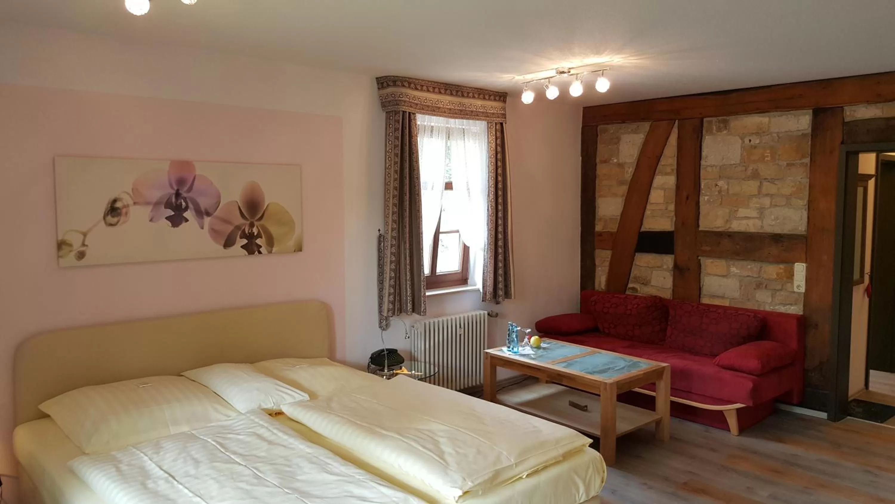 Decorative detail, Bed in Hotel Goldflair am Rathaus