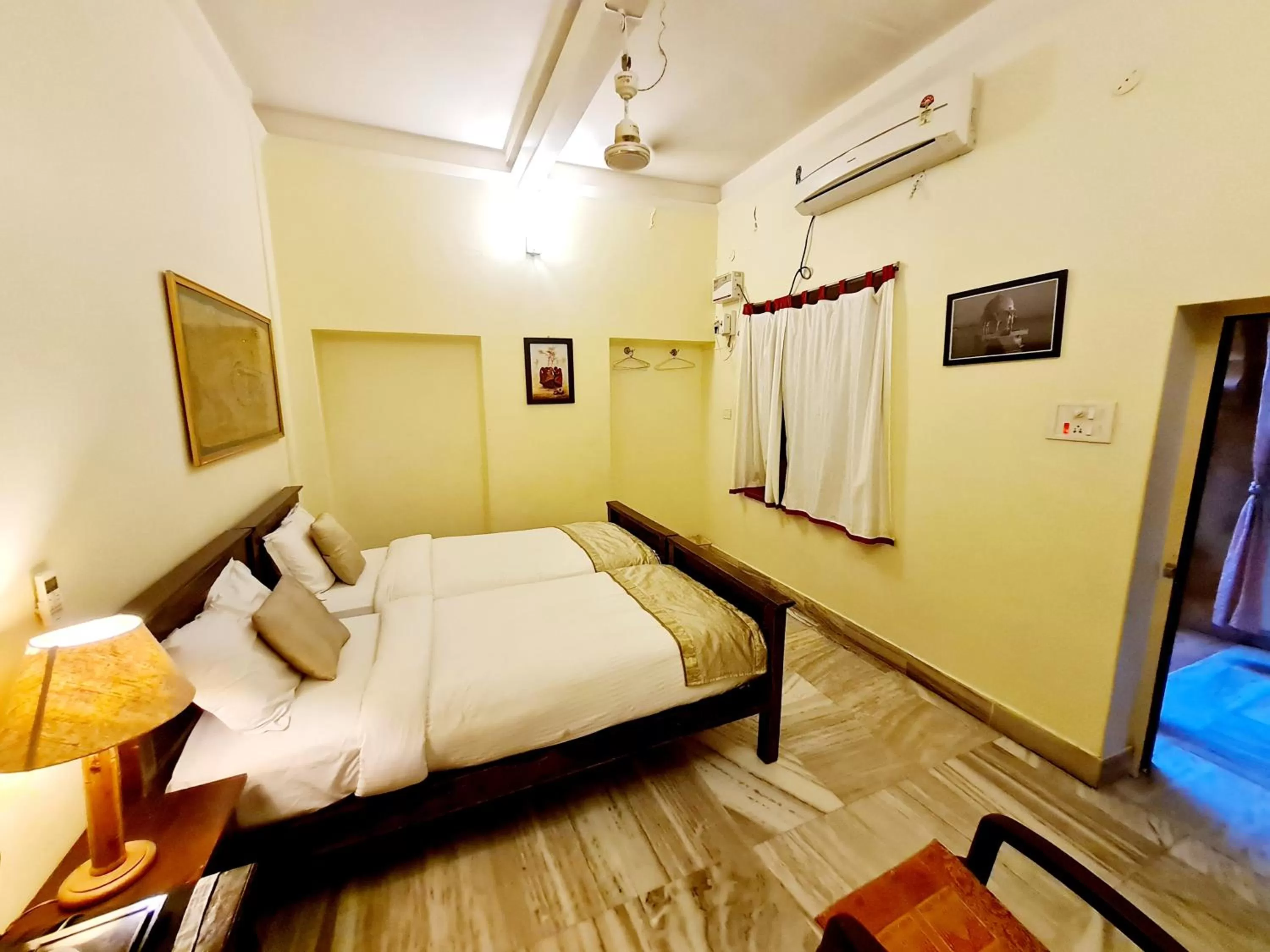 Bed in Hotel Shahi Garh