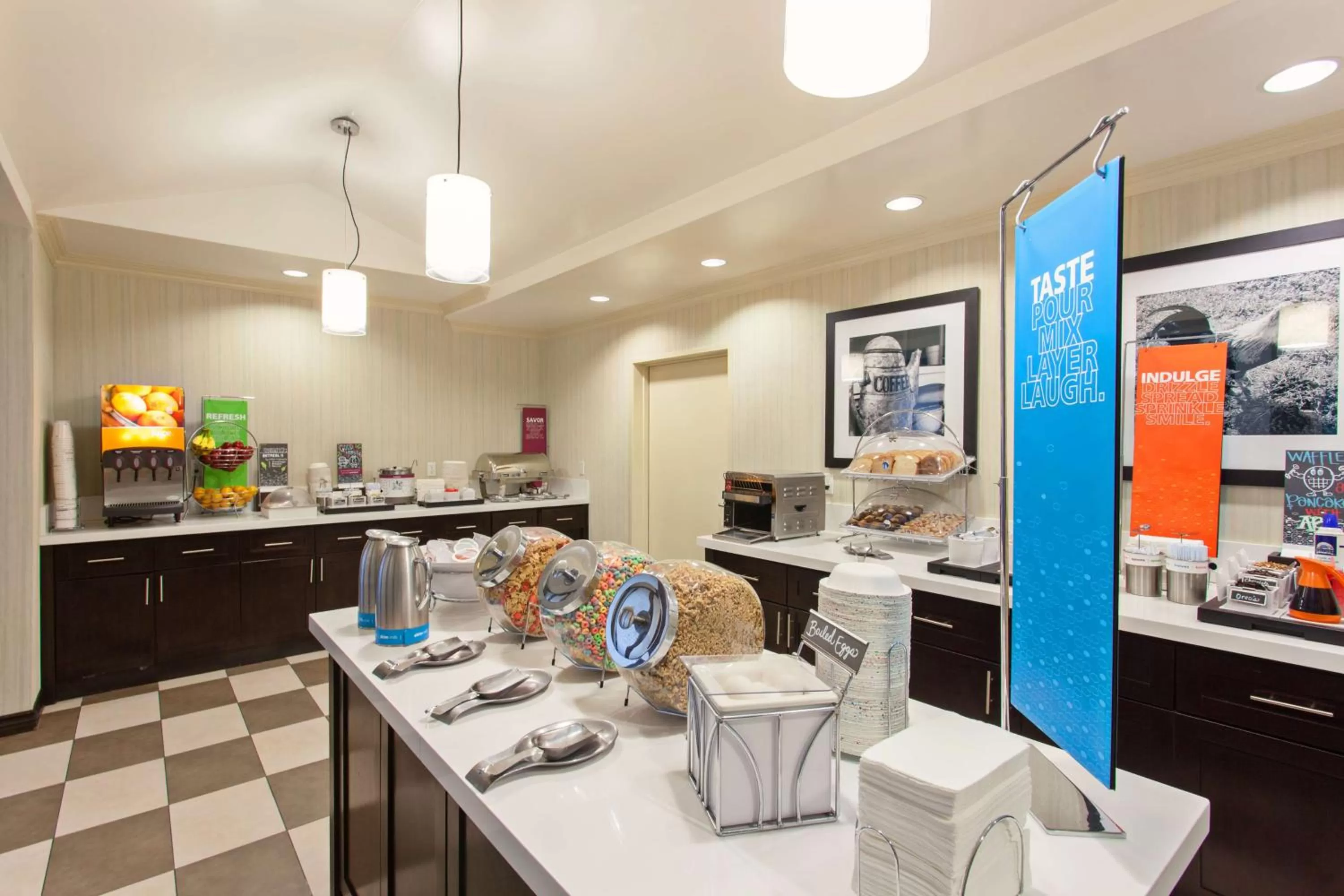 Dining area in Hampton Inn Los Angeles Int'l Airport/Hawthorne