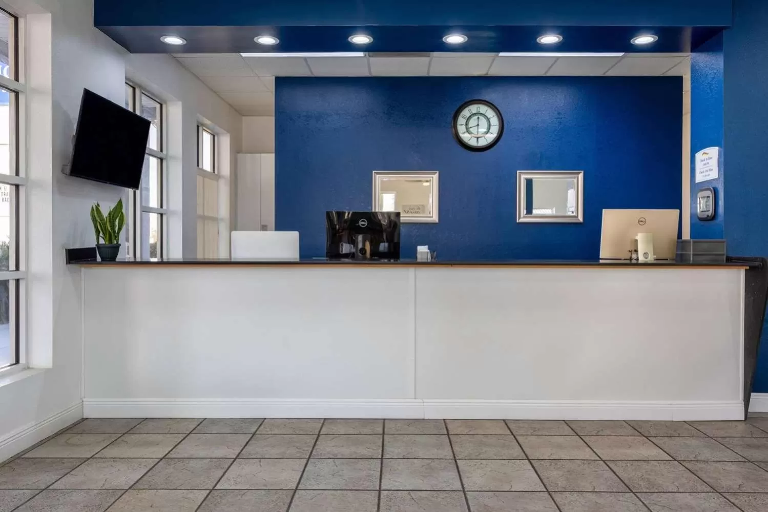 Lobby or reception in Baymont by Wyndham Marianna