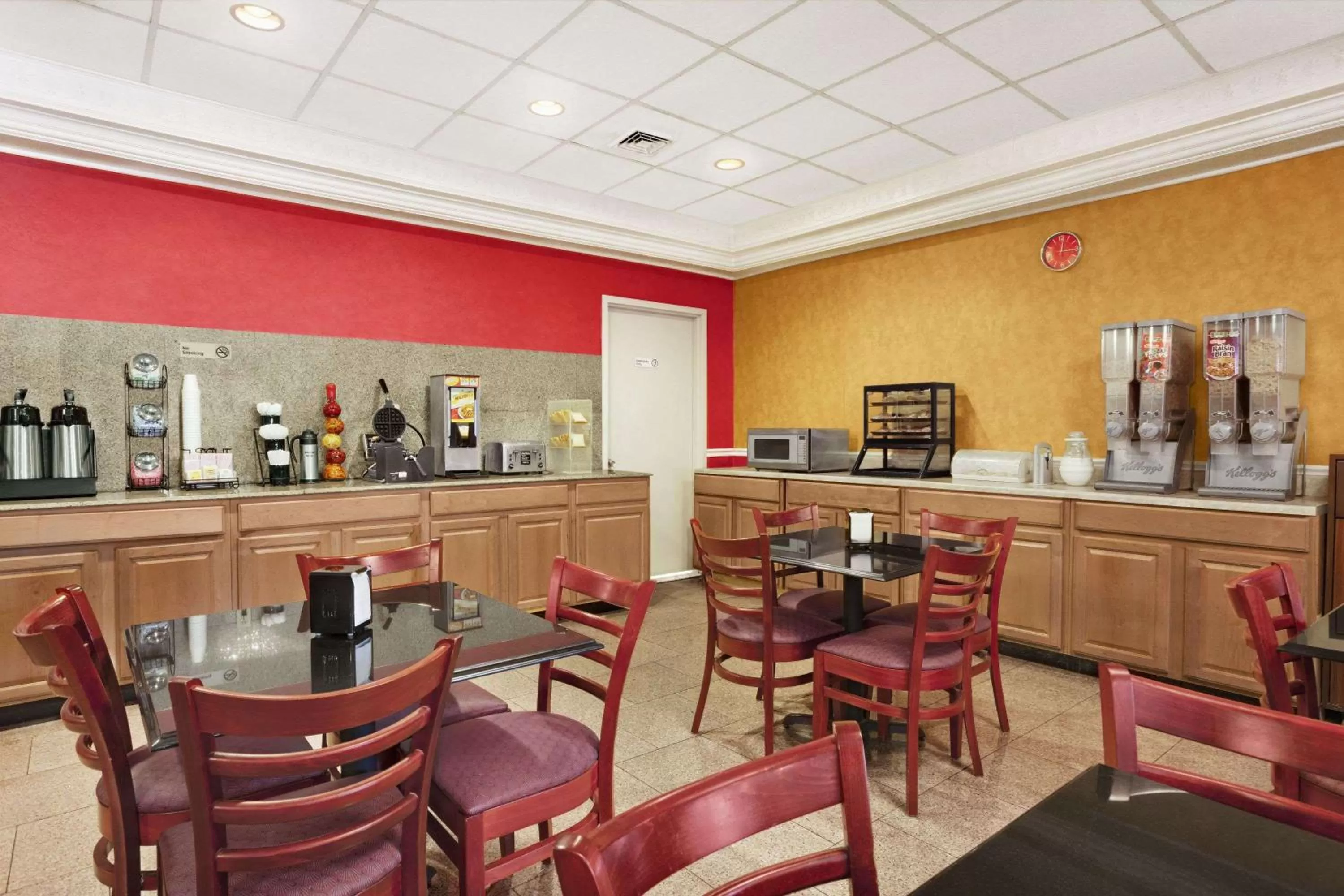 Restaurant/places to eat in Ramada by Wyndham East Orange
