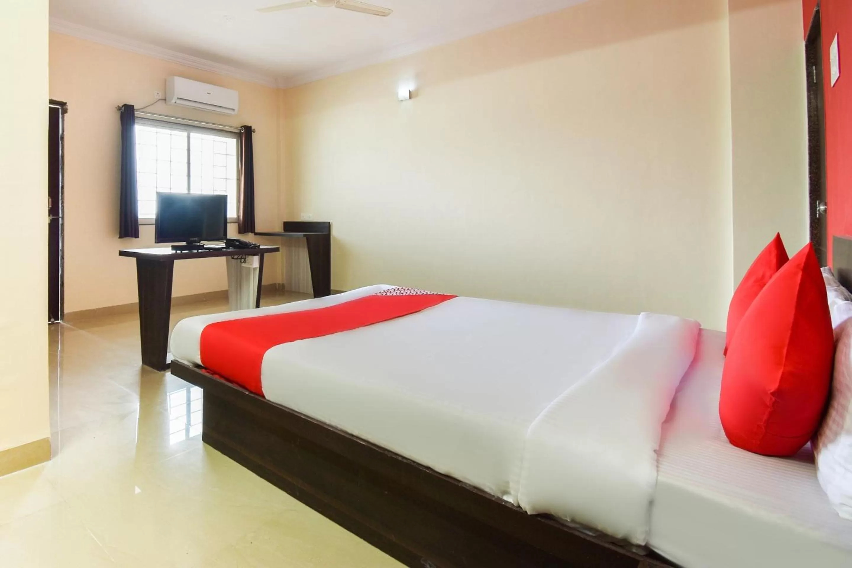 Bedroom, Bed in OYO Flagship 43302 Hotel Sargam