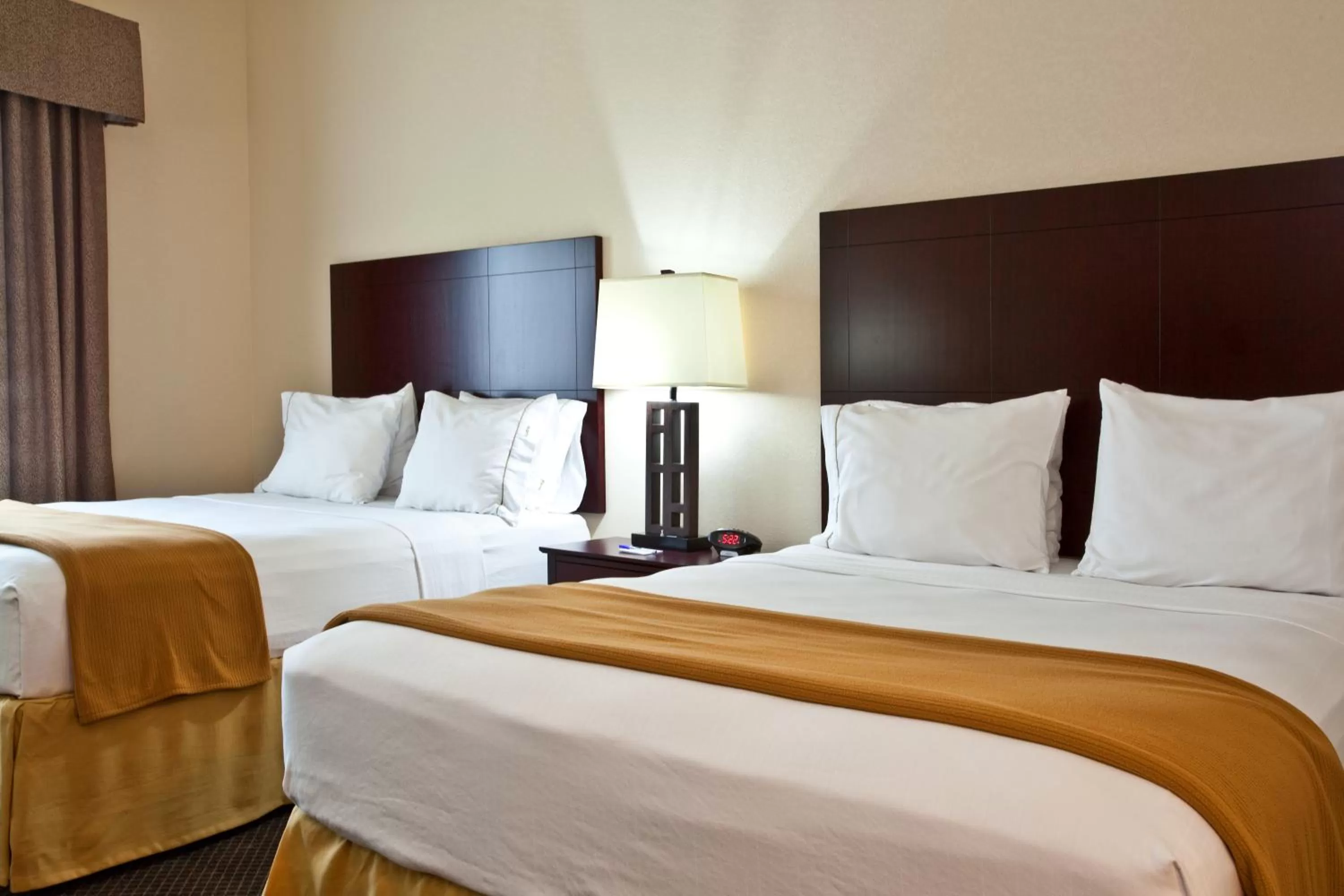 Bedroom, Bed in Holiday Inn Express & Suites Chicago West-O'Hare Arpt Area by IHG
