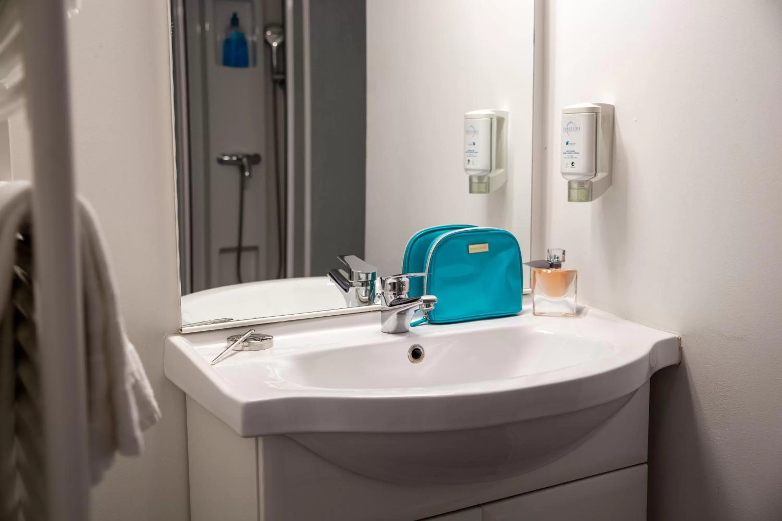 Bathroom in Comfort Aparthotel Besancon Hauts du Chazal