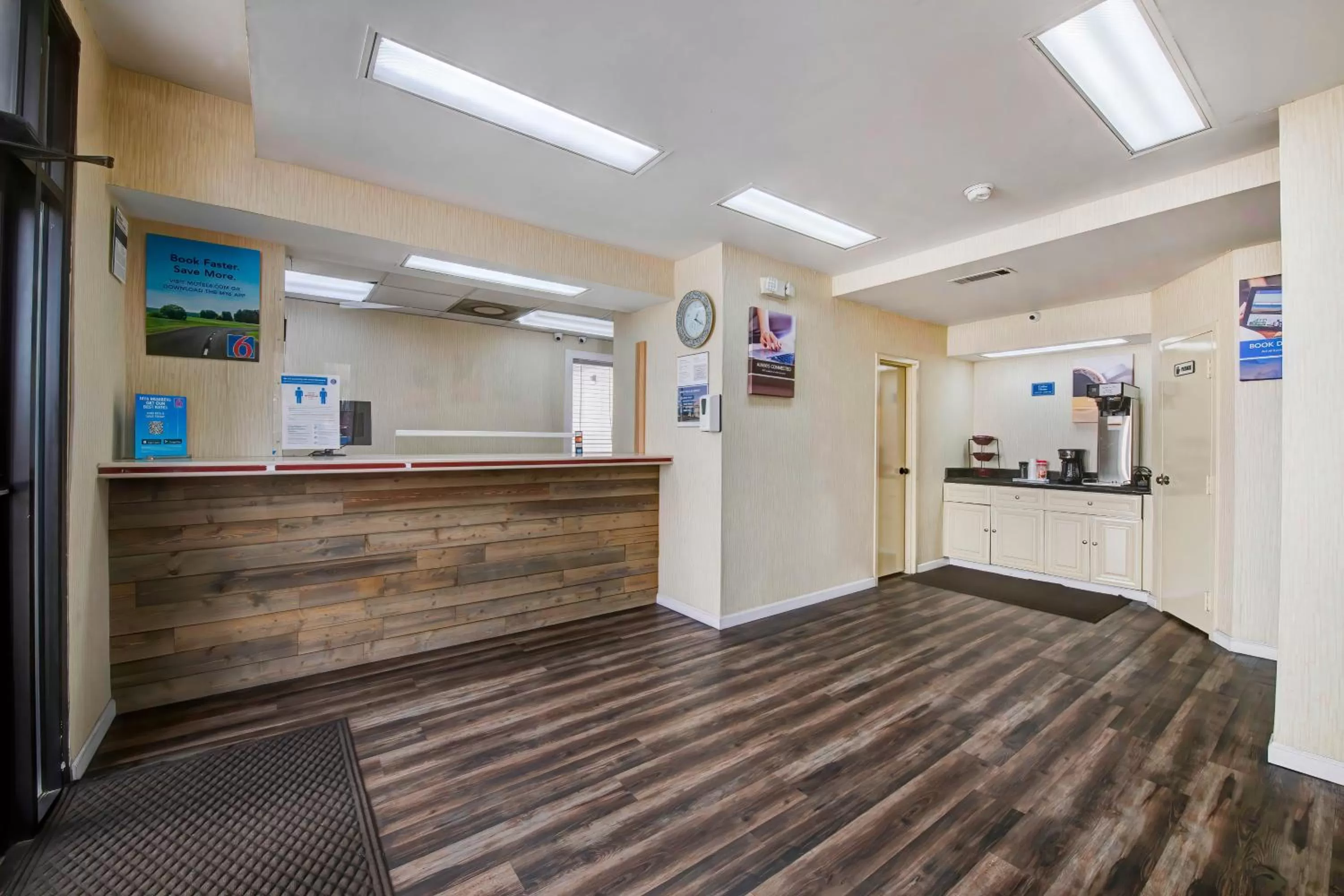 Lobby or reception in Motel 6 Atlanta, Ga - Midtown